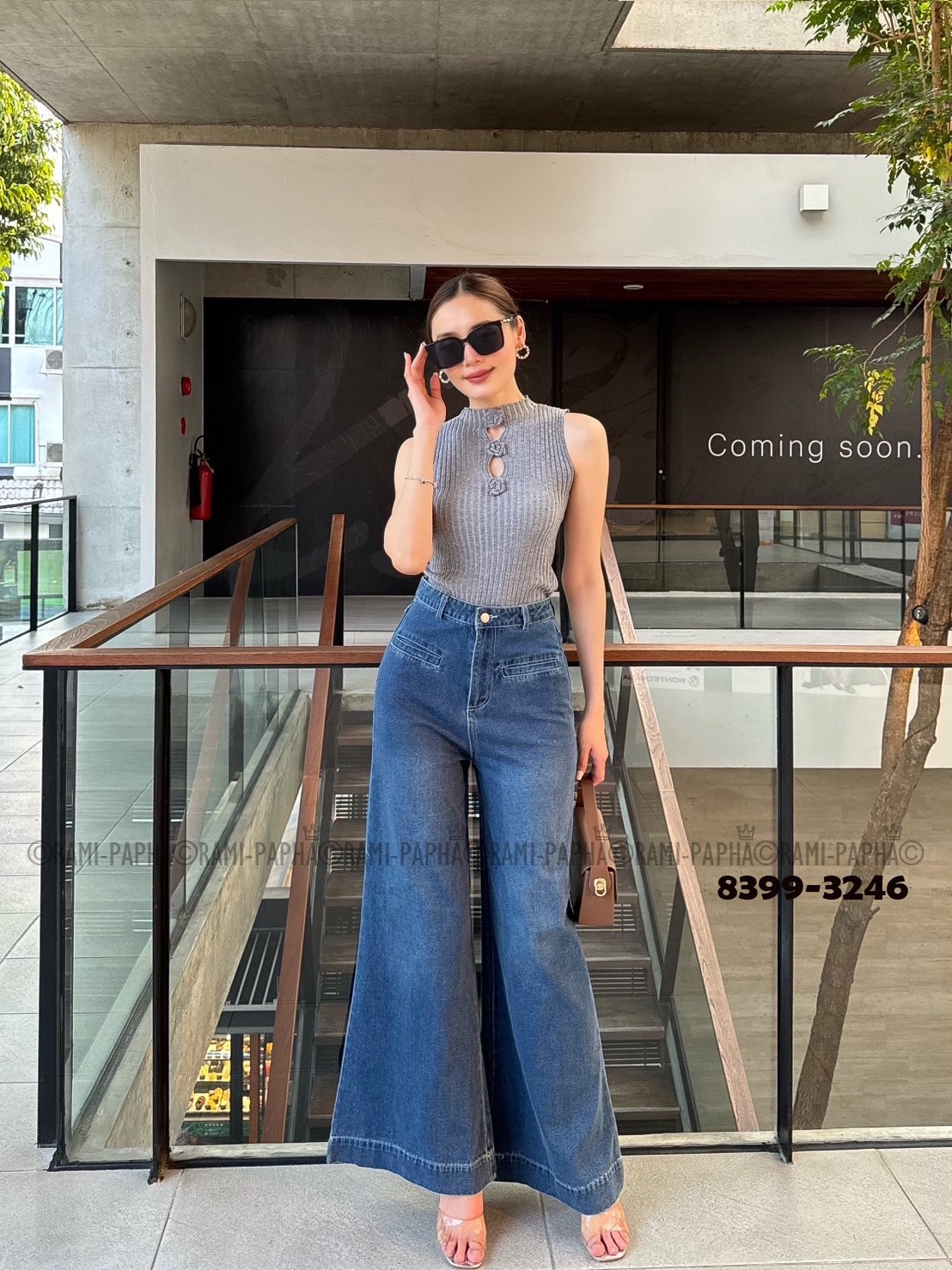 Label :: RAMI-PAPHA(รมิปภา) Detail :: เสื้อ+ขายาวยีนส์ เซตเสื้อเนื้อผ้าทอสีสวย อย่างดีหนานุ่มผ้านิ่มยืดหยุ่น สวมใส่สบาย ดีเทลแต่งดอกไม้ที่อกสวยเก๋ **ได้ลุคผู้ดี +++มาพร้อม กางเกงยีนส์ขายาว ที่แมชกันได้อย่างลงตัว ทางร้านคัดสรรผ้ายีนส์อย่างดีทรงสวย กระเป๋าใ