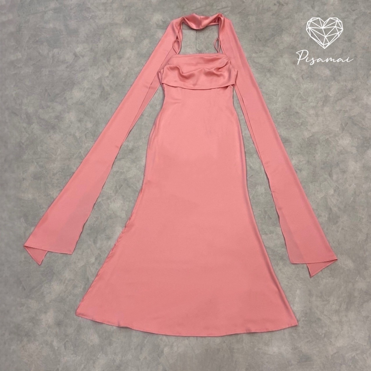 เดรสสายเดี่ยวอกย่นสีชมพูตัวยาว มาพร้อมโชกเกอร์ผ้าคาดคอผืนยาวใส่สวยมากกกก ราคานี้มือต้องไวเลยค่า รุ่นนี้ใส่สวย