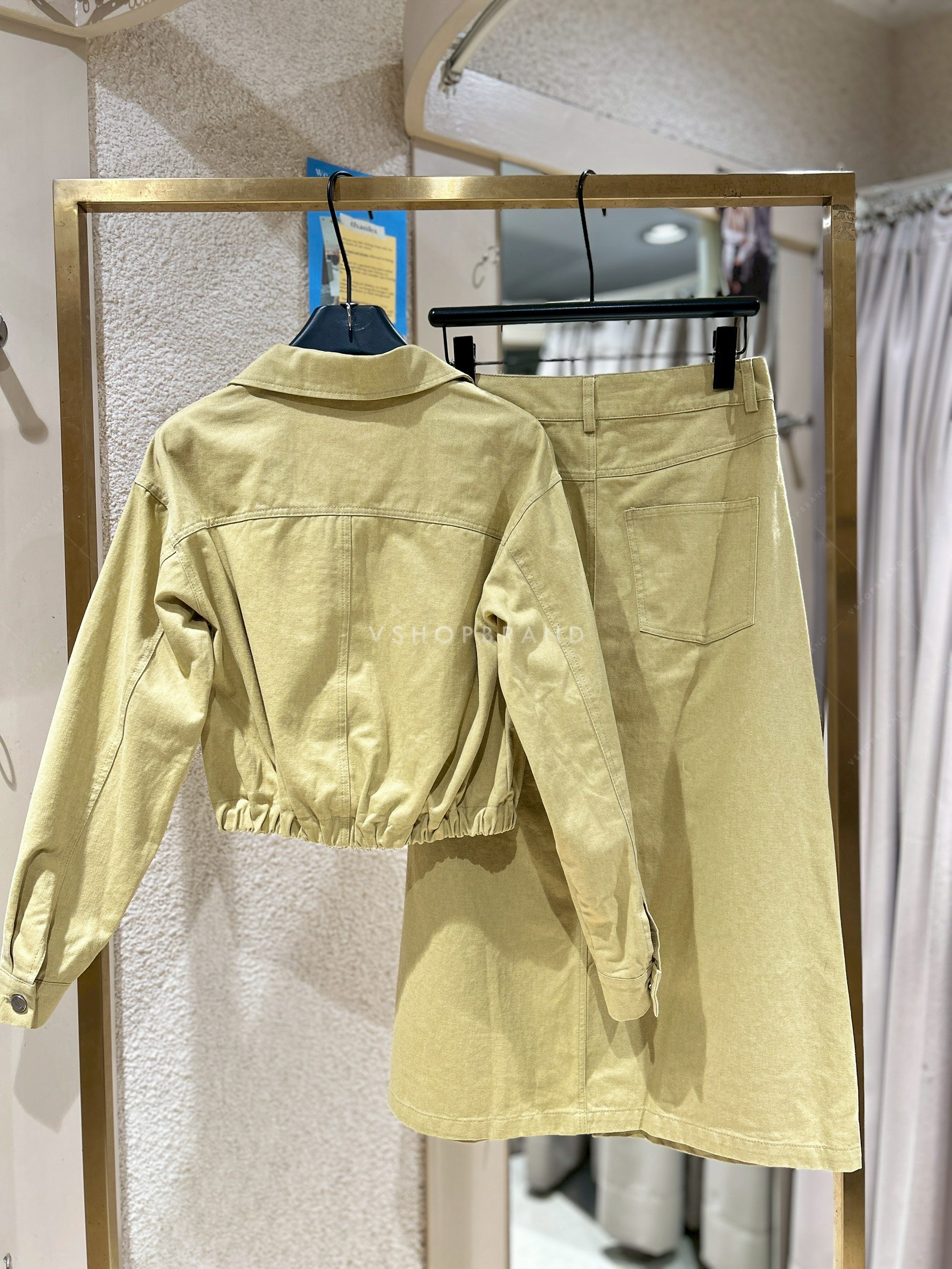 Set เสื้อแจ็คเก็ตซิปหน้า สม็อคเอว + กระโปรงยาวกระเป๋าหน้า