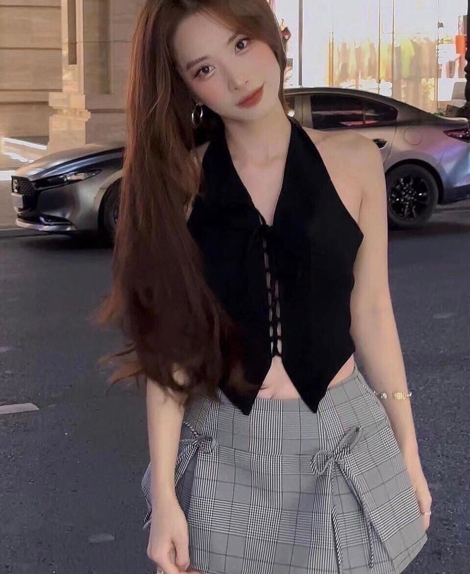 เซตเสื้อ สายค้องคอแบบผูก มาพร้อมกระโปรงลายทางเข้าชุด ซับแบบกางเกง ใส่สวยน่ารักมากๆ ใส่เที่ยว ใส่ได้หลายโอกาส จัดด่วนนนๆ ชุดสวยหมดเร็วนะคร๊า