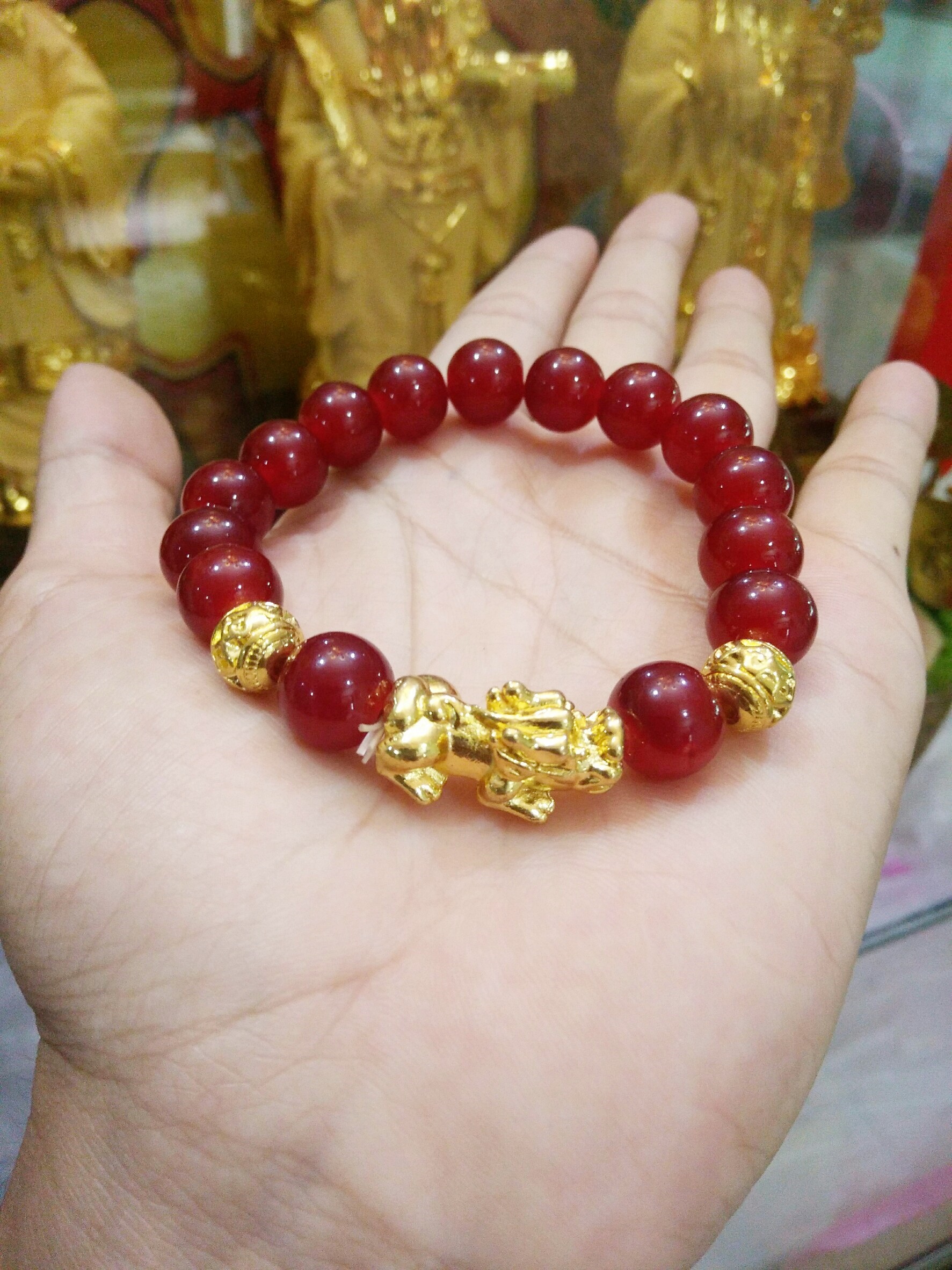 สร้อยข้อมือปี่เซียะมี6สีตามกำลังวันเป็นอะคริลิคนำเข้า