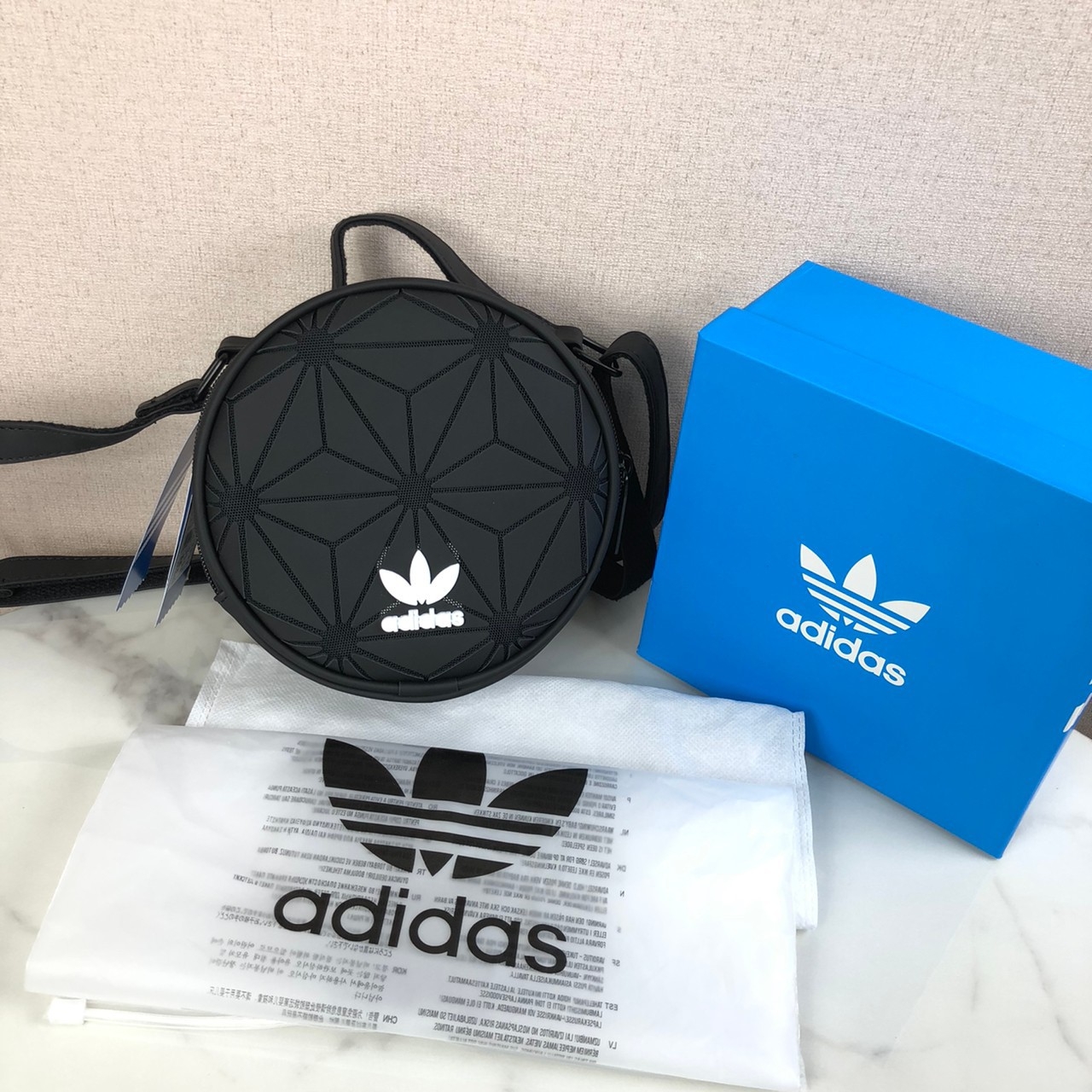 กระเป๋าสะพายแนวสปอร์ตเท่ห์ๆ เก๋ๆ แบรนด์เนมอดิดาส Adidas bag-สีดำ
