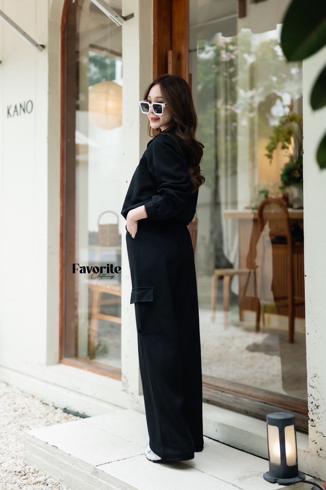 Set เสื้อ+กางเกงขายาว❣️ Set เสื้อแขนยาวคอปีน แต่งซิปคอด้านหน้า แต่งปักหน้าอกเท่ห์ๆ ชายเสื้อมีเชือกรูดปรับเอวจั้มได้ มาพร้อมกางเกงขายาวเข้าชุด เอวยืดตามตัว แต่งกระเป๋าคาโก้ด้านข้าง เท่ห์มากน๊าเซทนี้ งานดีสุดๆ ผ้ายืดเนื้อดี นุ่มใส่สบาย จัดด่วนๆ