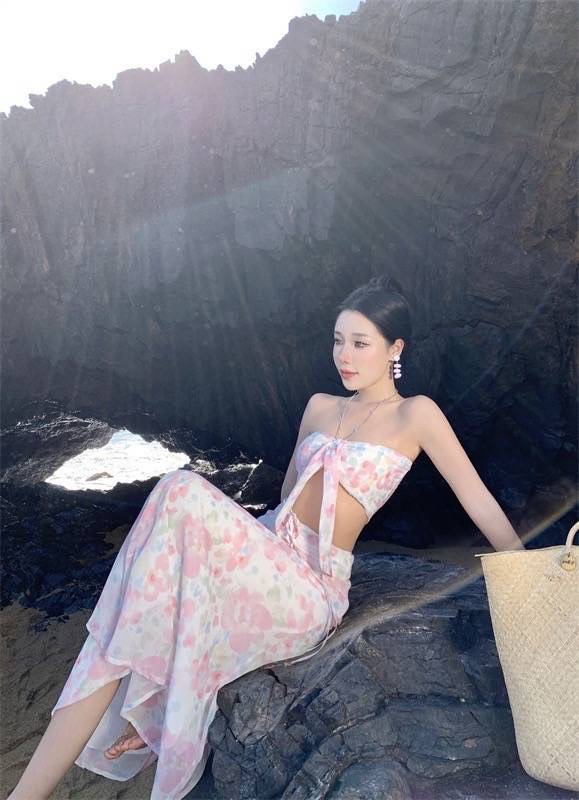 ชุดเซ็ท 2 ชิ้น เสื้อครอปสาย เดี่ยวคล้องคอ + กระโปรงยาว ผ้ารูปสวยเนื้อพริ้วพิมพ์ลาย งานดีมากใส่สบายค่ะ