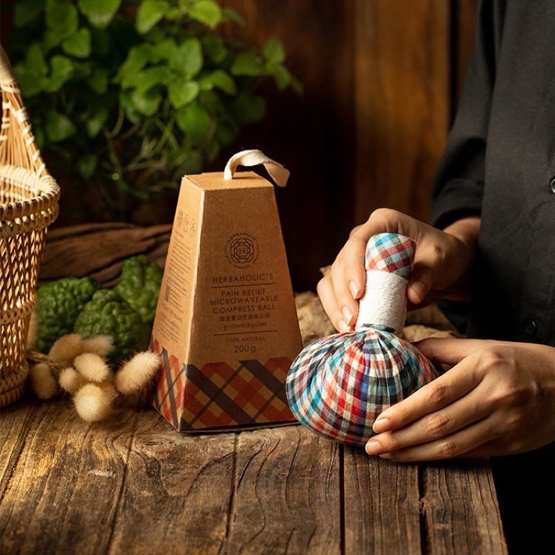 Organique Thai herbal hot compress ball 200 g. ลูกประคบสมุนไพร ผ้าขาวม้า 200 g