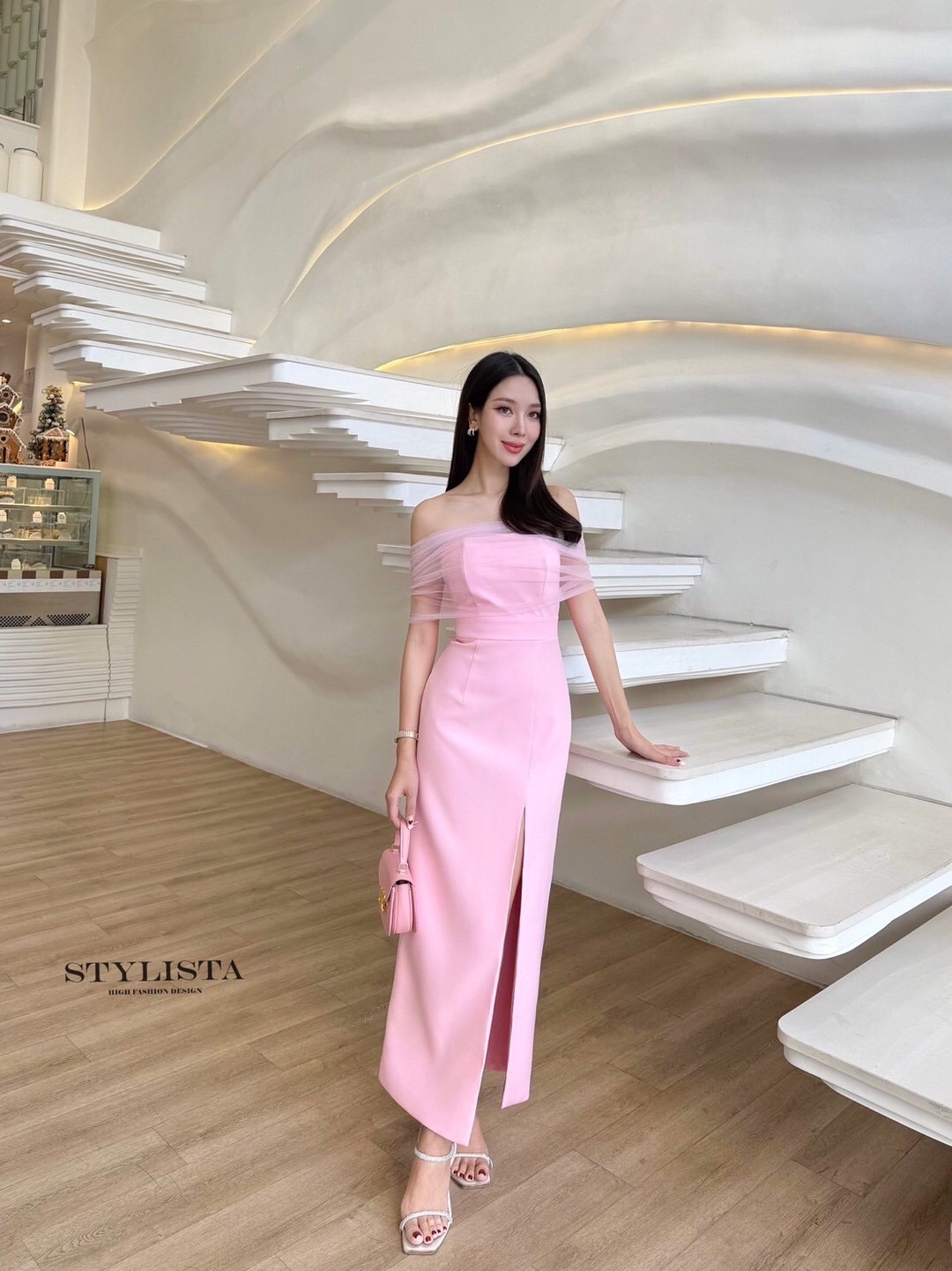 เดรสเกาะอก ผ้าซีทรูช่วงอกคลุมแขน ผ่าหน้า แนะนำเลยค่ะ ใส่ออกงานได้ตลอด ใส่สวยดูดี ใส่ออกงาน ใส่ได้หลายโอกาส จัดด่วนนนๆ ชุดสวยหมดเร็วนะคร๊า สั่งก่อนสวยก่อน