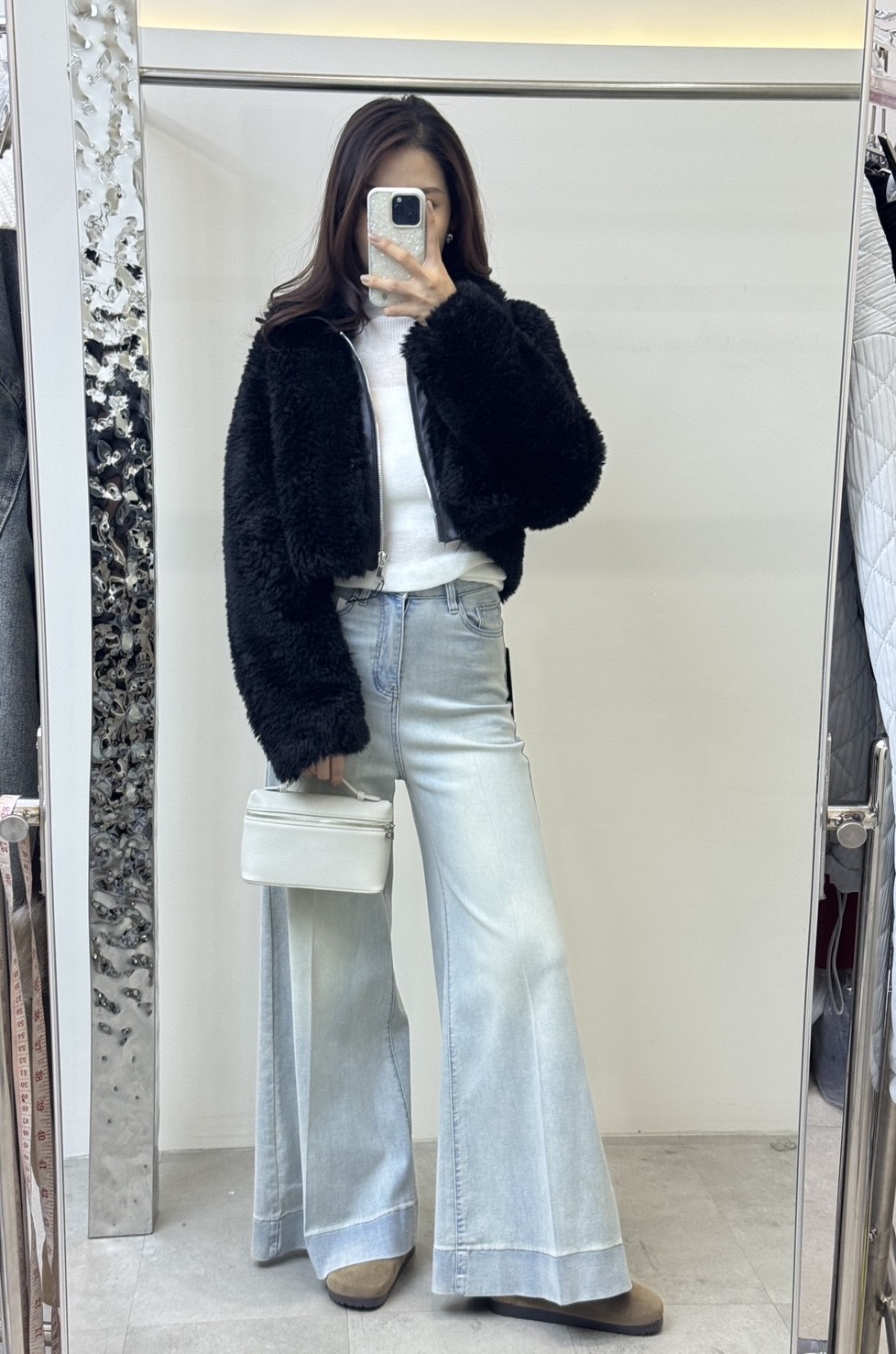 แจ็คเก๊ตเฟอร์แขนยาวคอปก ✔ ดีเทลซิปหน้ายาว ด้านในเป็นผ้าหนังกลับ ✔ ขนเฟอร์นุ่ม ใส่เที่ยวอากาศหนาวได้เลยค่า