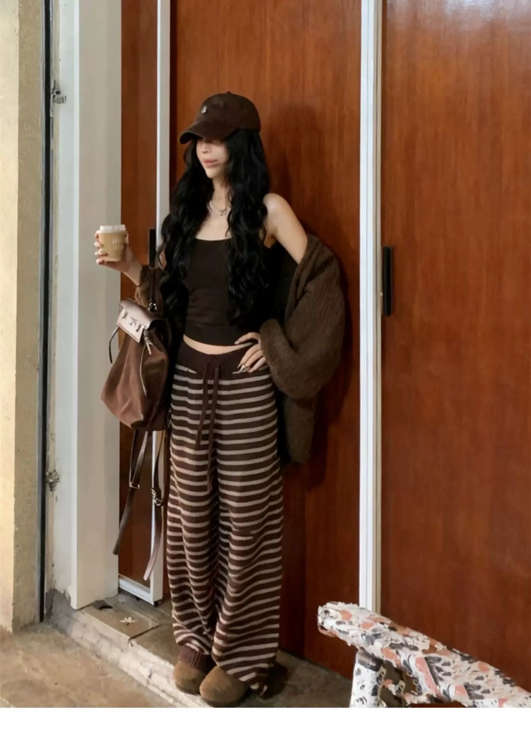 Set 3 pcs เสื้อสายเดี่ยว+เสื้อคลุม+กางเกงขายาว ✔ เสื้อสายเดี่ยวมีฟองน้ำ สายรูดปรับได้ มาพร้อมเสื้อคลุมไหมพรมแขนยาว ✔ กางเกงขายาวเอวยางยืดทรงขากระบอกลายทาง ผ้าไหมพรมนิ่ม ยืดได้เยอะ