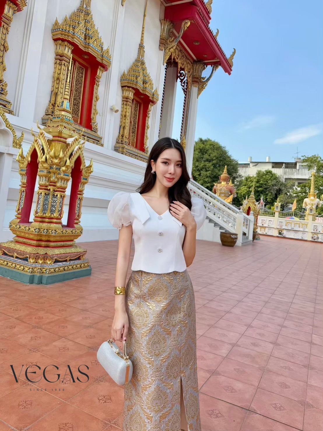 NEW Set เสื้อโบว์ไหล่ + กระโปรงผ้าทอลายไทย งานสวย หรูหรา ราคาเบาๆ มาคะคุ้มๆได้2ชิ้น ใส่แยก ใส่แมทได้หมด งานดีราคาสบายกระเป๋า ผ้าดีมาก ๆ สวยหรู ดูดีไปอีกค่ะ มีซับใน คือดี๊ ดีย์