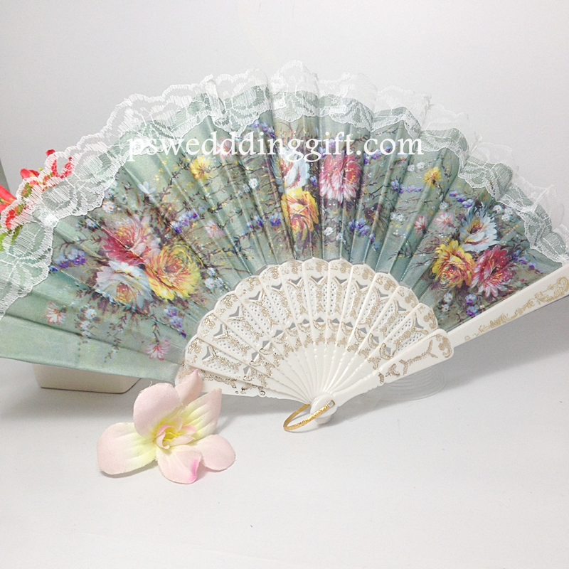 พัดลายหลุยส์สเปน แพ็คถุงแก้ว พร้อมป้ายชื่อ (สีขาว)