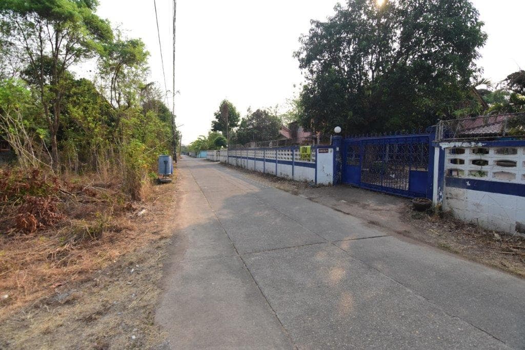 ด่วนขายบ้านพร้อมที่ดิน 1 ไร่ราคาถูกที่สุดพร้อมเข้าอยู่ใกล้ถนนใหญ่ 350 เมตร ใกล้ธนาคารออมสินเด่นชัย 528 เมตร