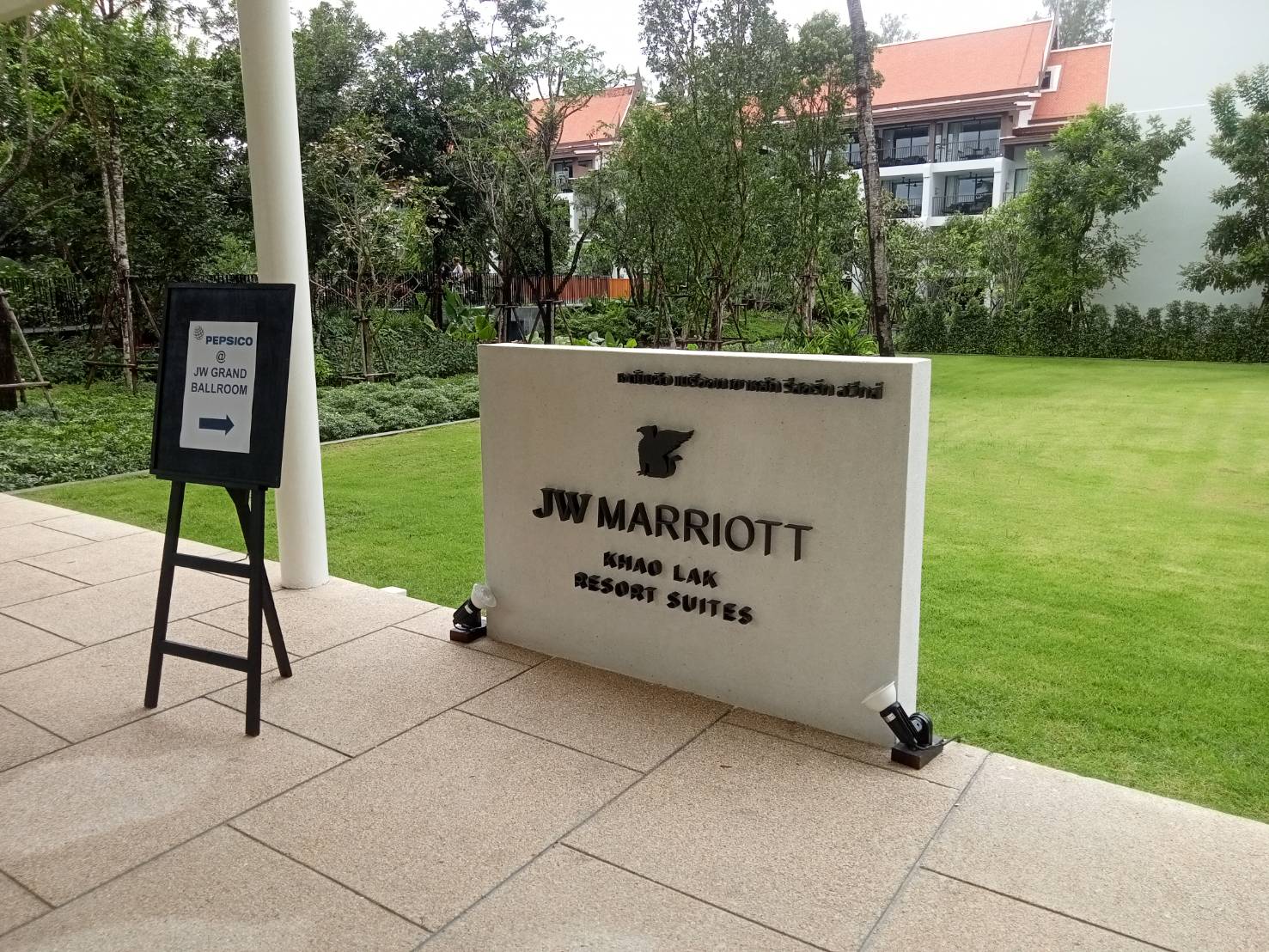 #งานติดตั้งป้ายอักษรสแตนเลสแฮร์ไลน์ทำสี