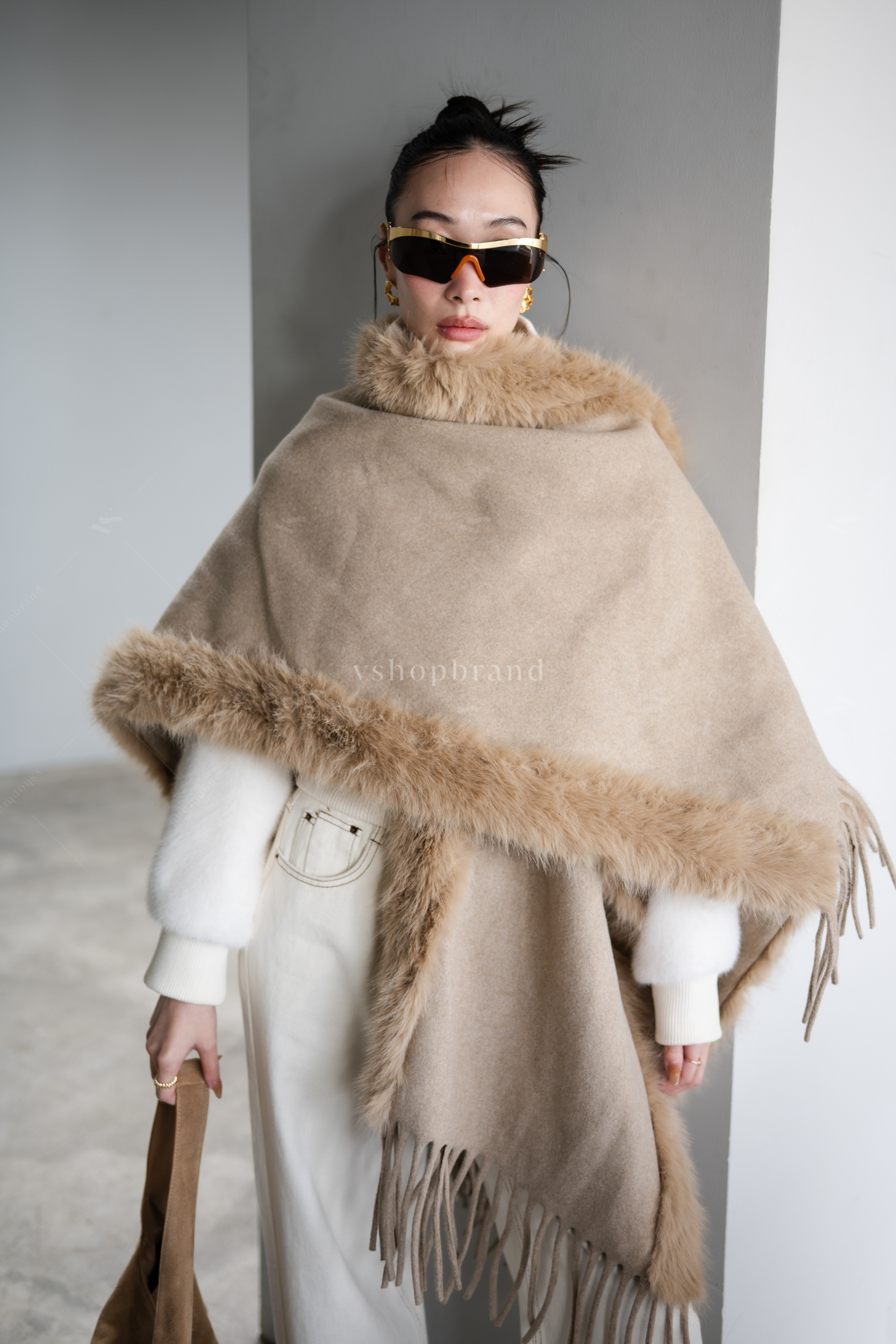 เสื้อคลุมทรงค้างคาวพู่ชาย ขอบเฟอร์