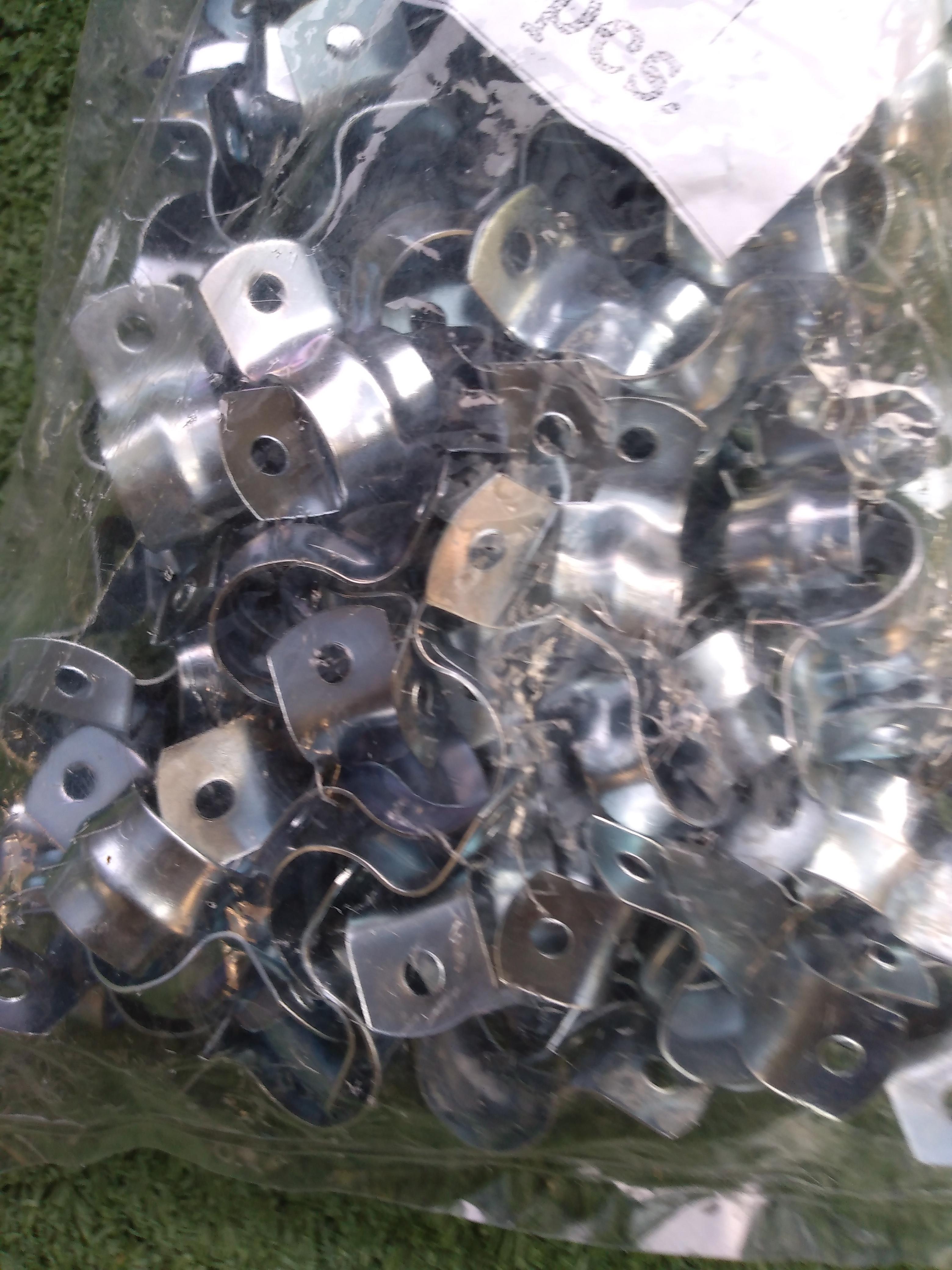 SEC : STRAP แคล้ม 2 ขา ท่อบาง EMT 1/2"