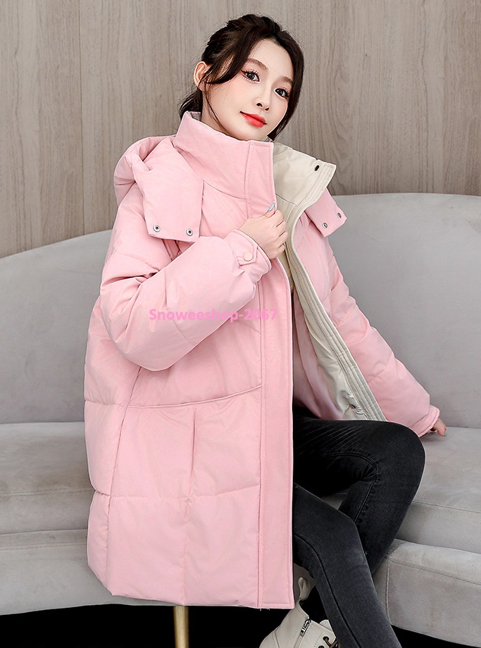 แจ็คเก็ตดาวน์ผู้หญิงทรงโอเวอร์ไซส์ ใส่แล้วชิคเหมือนเดินเล่นปารีส อุ่น กันลม กันหนาว ได้ครบ ทรงหลวมใส่สบาย ไม่อึดอัด แต่ยังดูเพรียวเก๋ มี 4 สีสุดคลาสสิค ใส่แล้วดูแพงทุกเฉด หลายไซส์ให้เลือก ไม่ว่าหุ่นไหนก็ใส่ได้ ใส่เที่ยวญี่ปุ่น เกาหลี ยุโรป ได้ฟีล Fashion