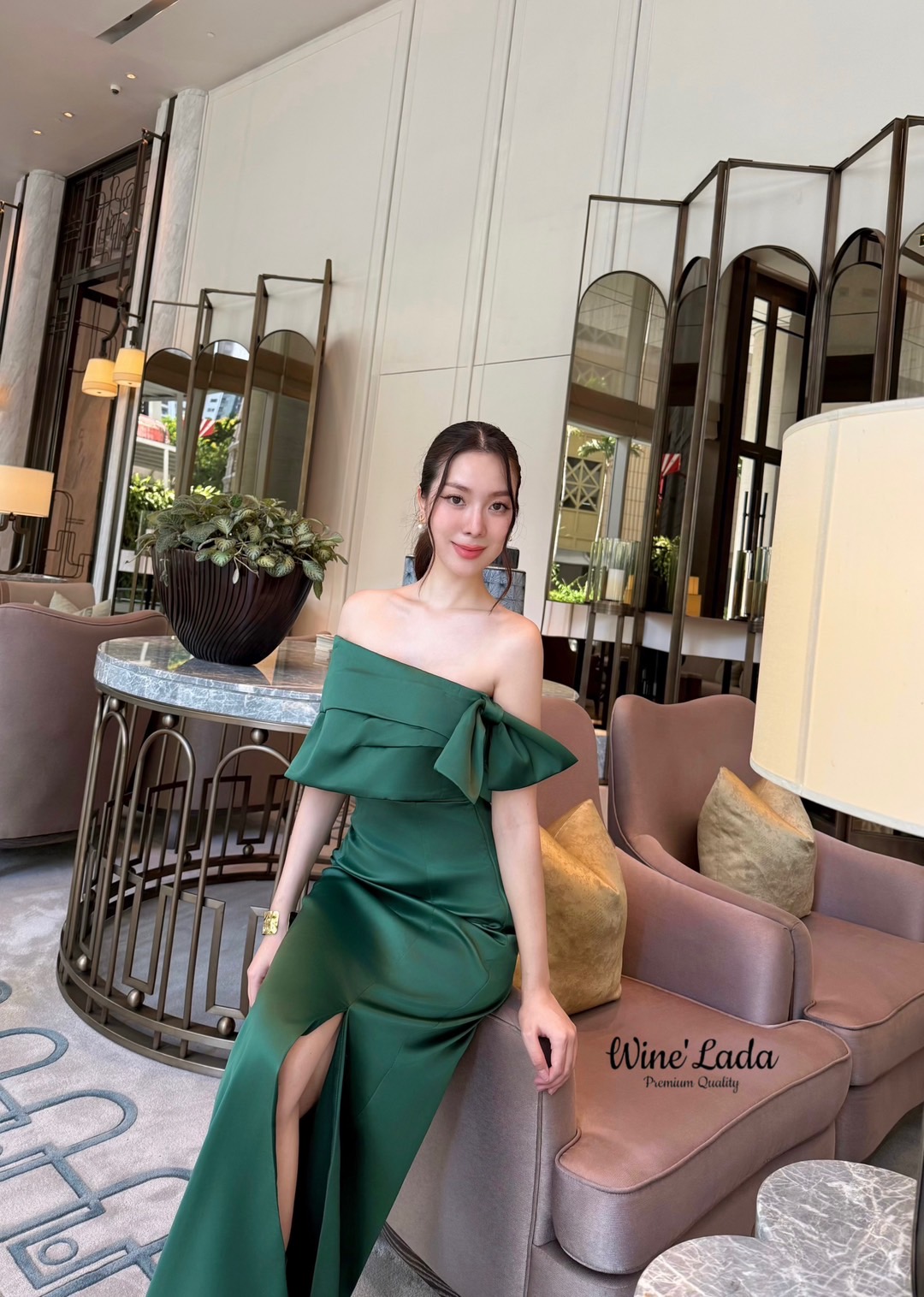 : Dress. เดรสเกาะอกปาดไหล่ตัวยาว ด้านหน้าผ่าข้าง สวยดูแพงมากค่ะ เนื้อผ้ามีน้ำหนัก หน้าอกมีฟองน้ำ งานจริงสวยตาแตก แนะนำต้องมี คุ้มที่สุด เนื้อผ้าใส่สบาย เป๊ะและเข้ารูป ใส่แล้วผอมเพียว ซับในทั้งตัว ใครได้ลองแล้วจะหลงรักค่าา รับรองคุ้มเว่อร์ งานสวยมากค่ะ #Wi