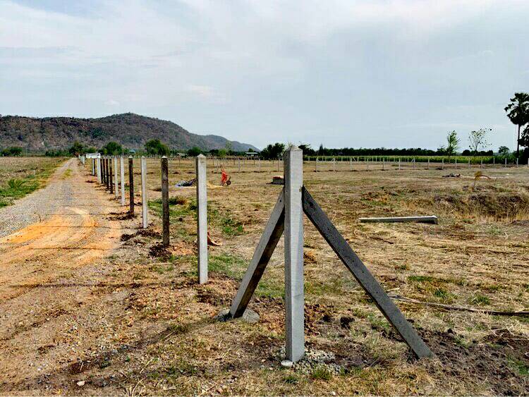 ขายที่ดิน อ.อู่ทอง จ.สุพรรณบุรี 2 ไร่ 1 งาน 94 ตรว. ใกล้รร.บ้านทุ่งดินดำ 950 เหมาะแก่การสร้างบ้านอยู่อาศัย ,รีสอร์ท,ปลูกพืช,เลี้ยงสัตว์หรือทำธุรกิจอื่นๆ บรรยากาศดีวิวภูเขาสวย