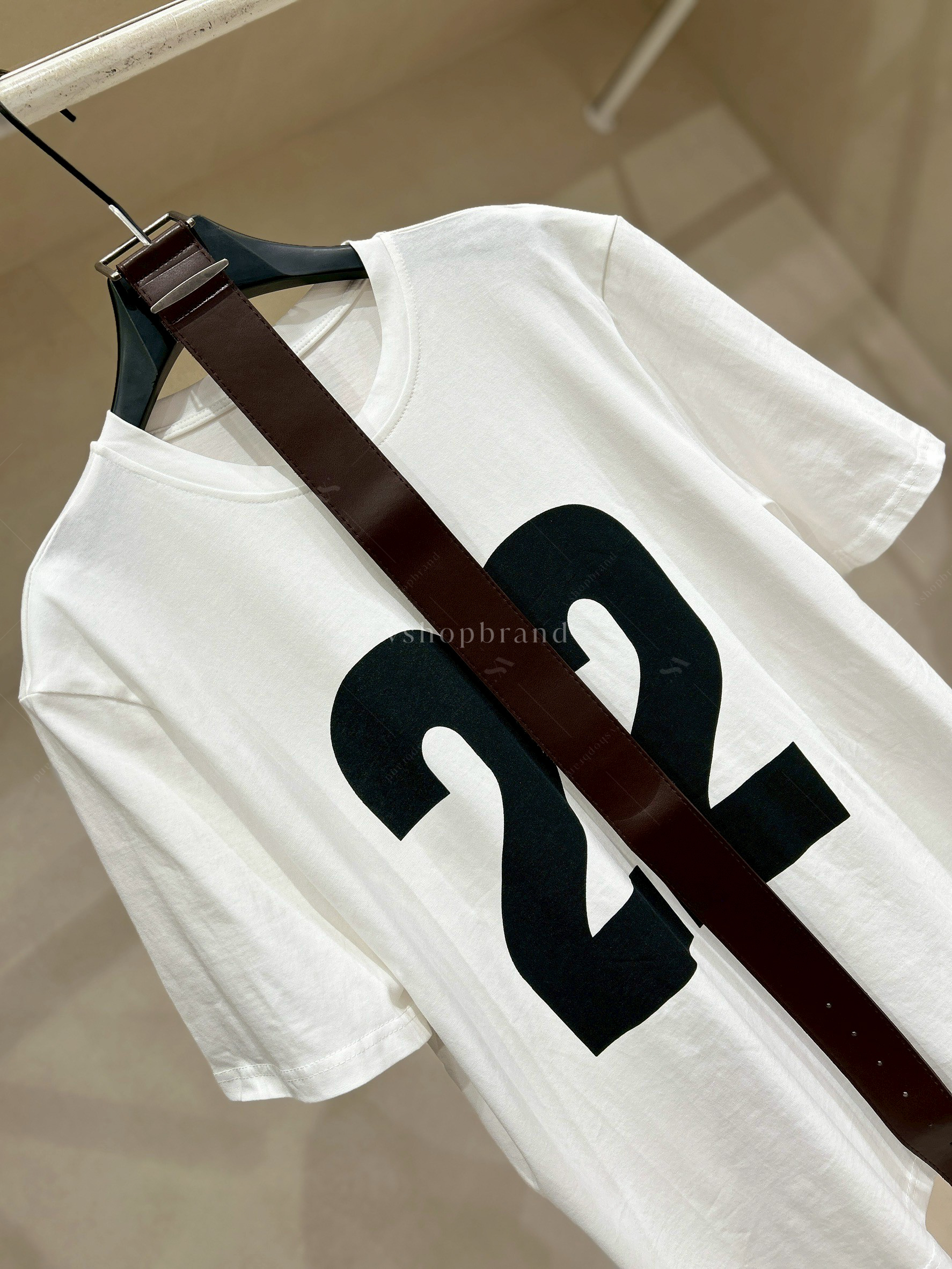 เสื้อยืดแขนสั้นสกรีน 22 + เข็มขัด #vshopbrand #vshop #fashioninspo #มินิเดรส #minidress #outfifs #cutelook #newlook #chillstyle #newdress #เสื้อยืด