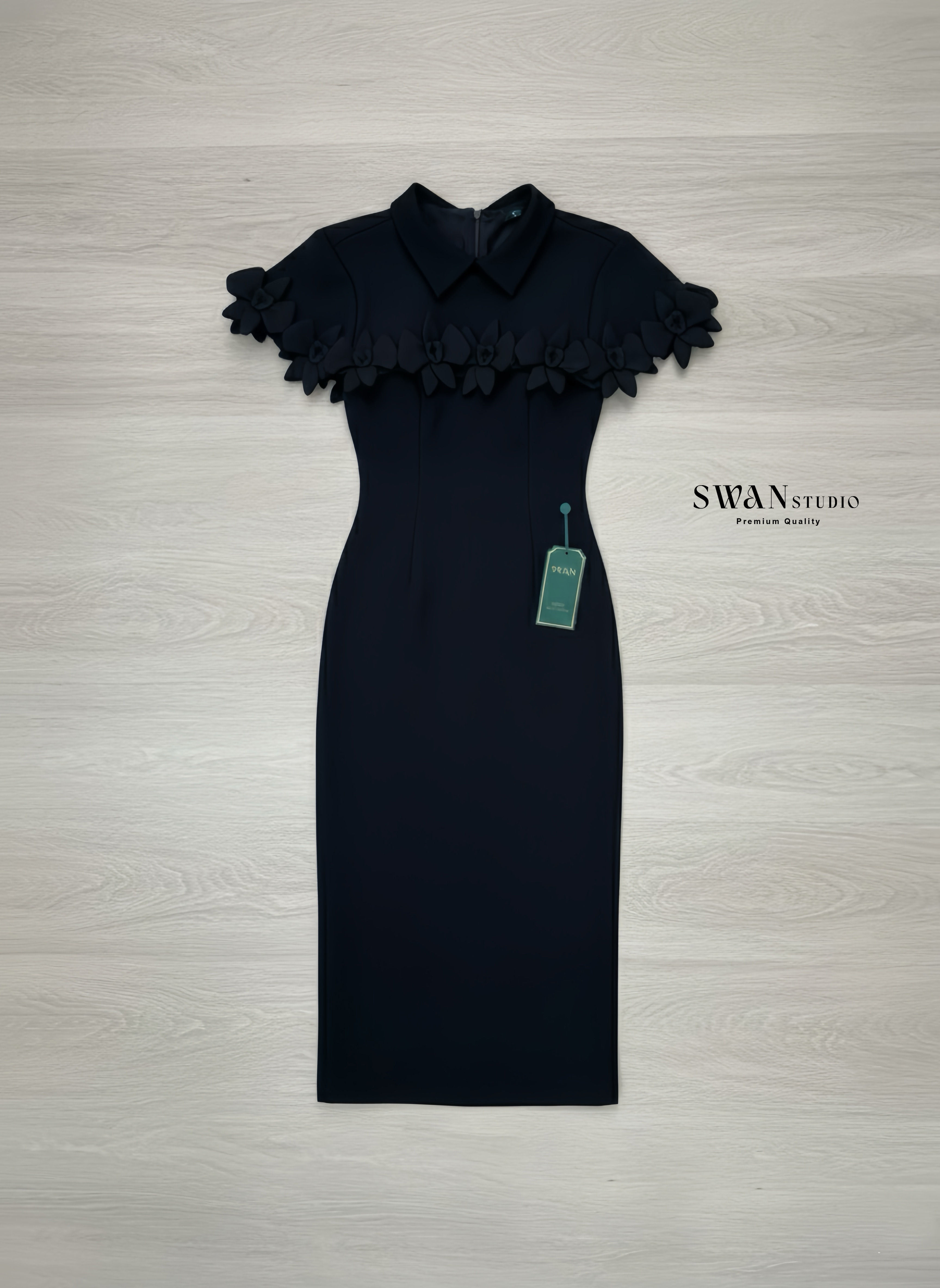 Set 2 ชิ้นสุดหรู เสื้อคลุม+เดรส เสื้อคลุมสีดำดีเทลกลีบดอกไม้เรียงซ้อน เพิ่มมิติและความหวานอย่างมีระดับ แมตช์กับเดรสดำเข้ารูปทรงเรียบหรู เผยลุคผู้หญิงมีคลาส ดูแพงและสง่างามทุกองศา