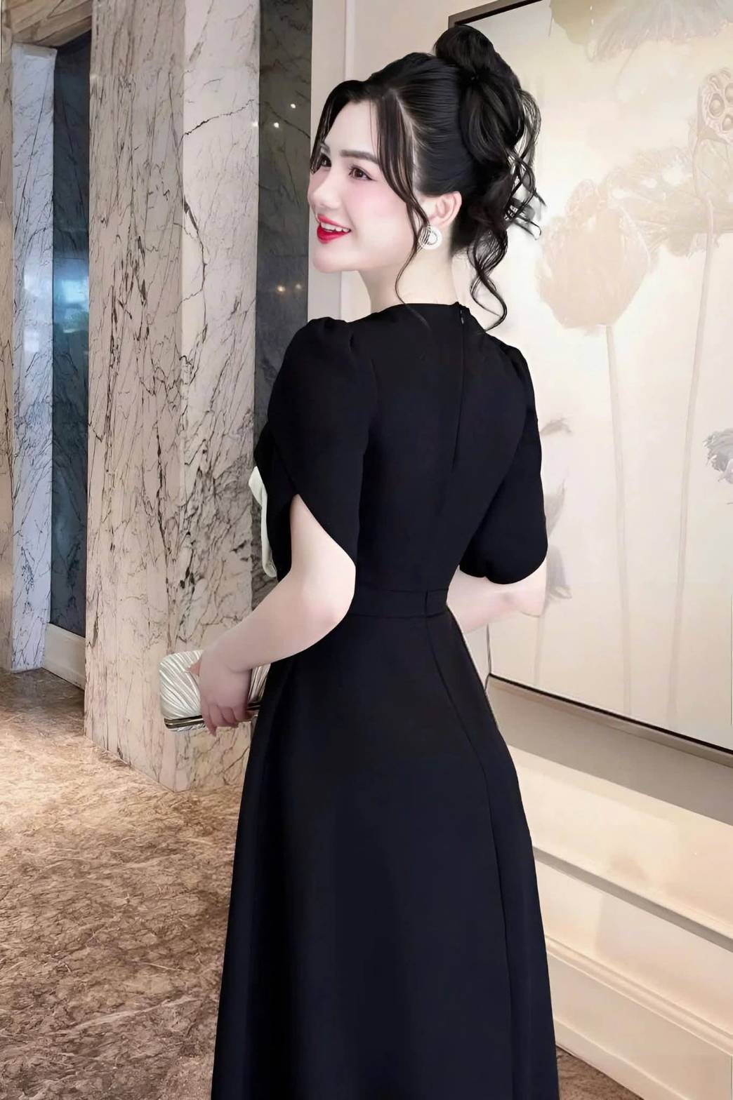 ชุดเดรสกระโปรงผ้าหนาอัดกาวช่วงเสื้อดูลูกคุณมากๆปักดดอกไม้ผ้าเนื้อดีมีทรงสวยมั้กๆผ้าหนาหนักเนื้อดีนิ่มไฮโซสวมใส่ง่ายเเต่งเเนวลูกคุณมั้กๆคะเดรส