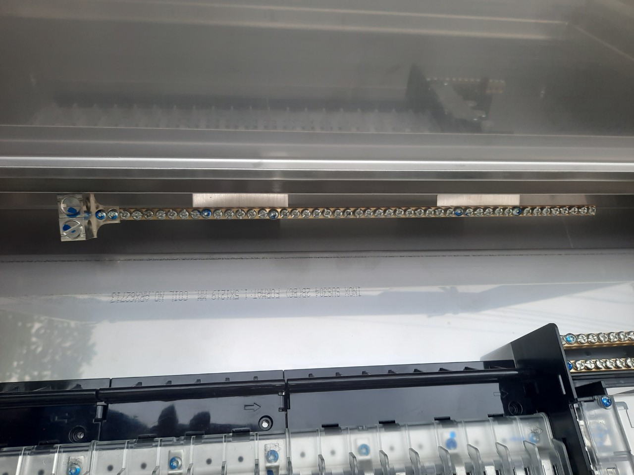 Main LUG 100A ตู้สแตนเลส 304 มีหลังคาสโลป W450xH800xD152mm. (42ช่อง)