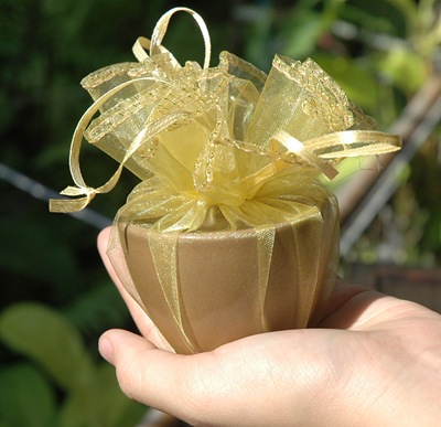 ถุงผ้าไหมสีทองทรงกลม 4 ใบ