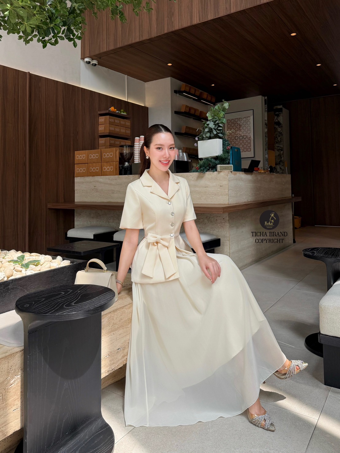 Set.3 ชิ้นเสื้อ+ กระโปรง+เข็มกลัด