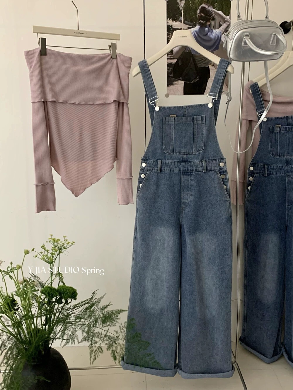 Set 2 pcs เสื้อแขนยาวเปิดไหล่ + เอี้ยมยีนขายาว สายปรับได้ ทรงสวย