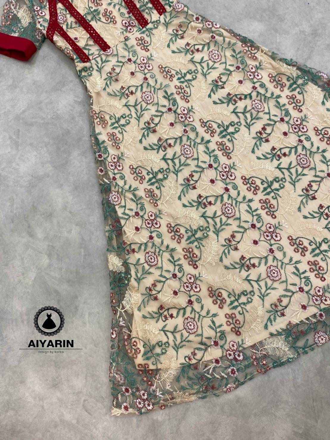 เดรสงานป้าย Aiyarin ลูกไม้ลายดอกเรียบหรูดูแพงสีขาวครีมแดงเขียวงานป้าย Size XL