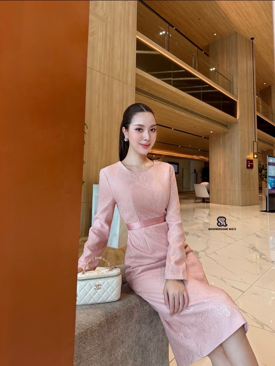 เดรสลูกไม้สีชมพูอัดกาวแขนยาว บุซับในทั้งชุด ซิปหลัง (S - 3XL)