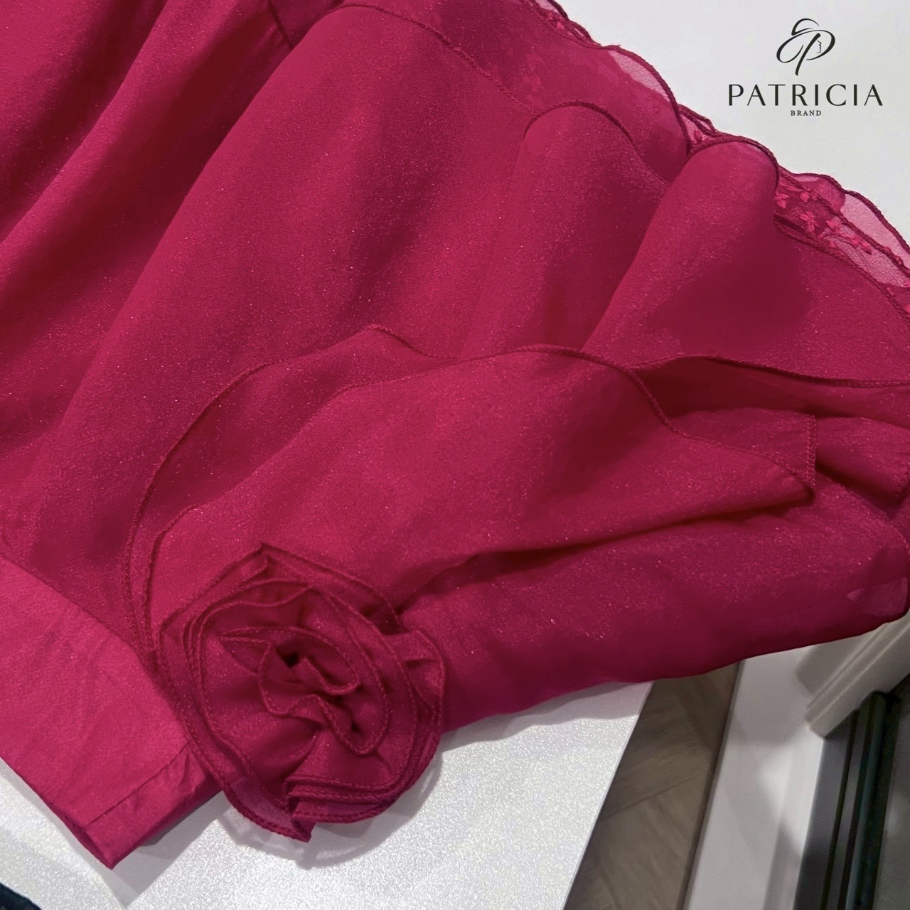 Set 2ชิ้น เกาะอก+กระโปรง🔥 เซ็ทนี้ตัวเสื้อเป็นทรงเกาะอกเข้ารูป ใช้ผ้าลูกไม้สีดำและมีซับในด้านในมีฟองน้ำอย่างดี และเย็บขอบด้วยยางกันลื่น เป็นงานซิปหลัง