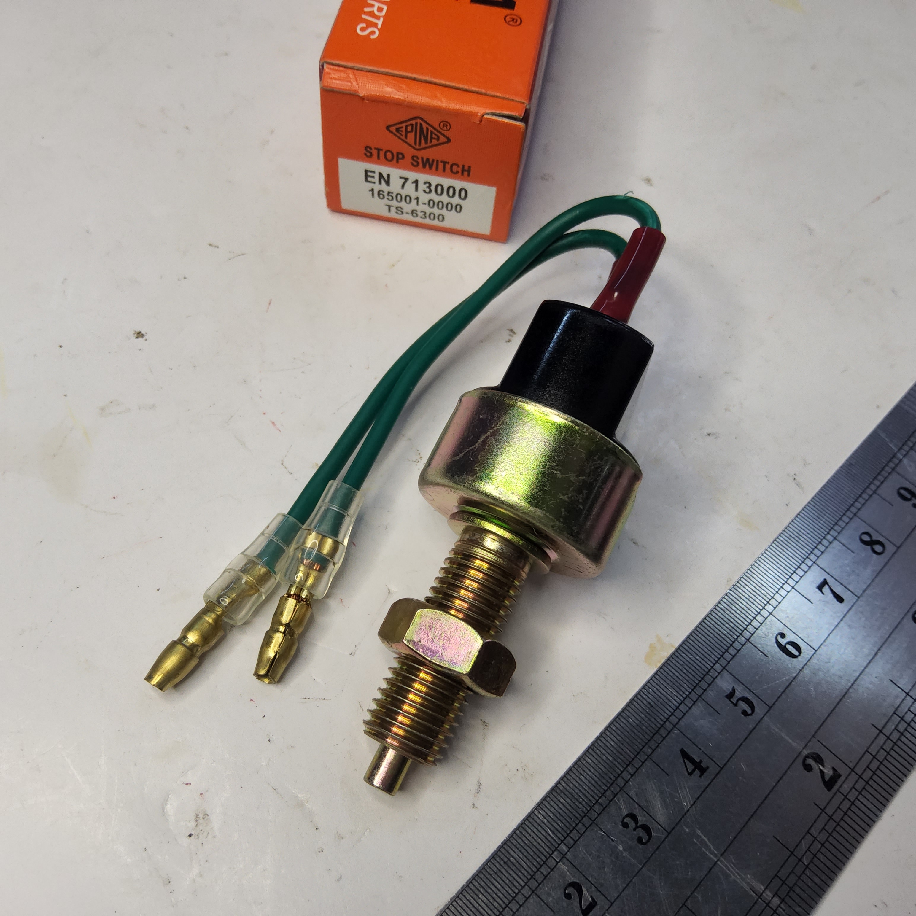 EPINA สวิทช์ไฟเบรค 2 สาย ( กดดับ ปล่อยติด )ใช้ดัดแปลง ทั่วไป ใช้ไดัทั้ง 12V และ 24V