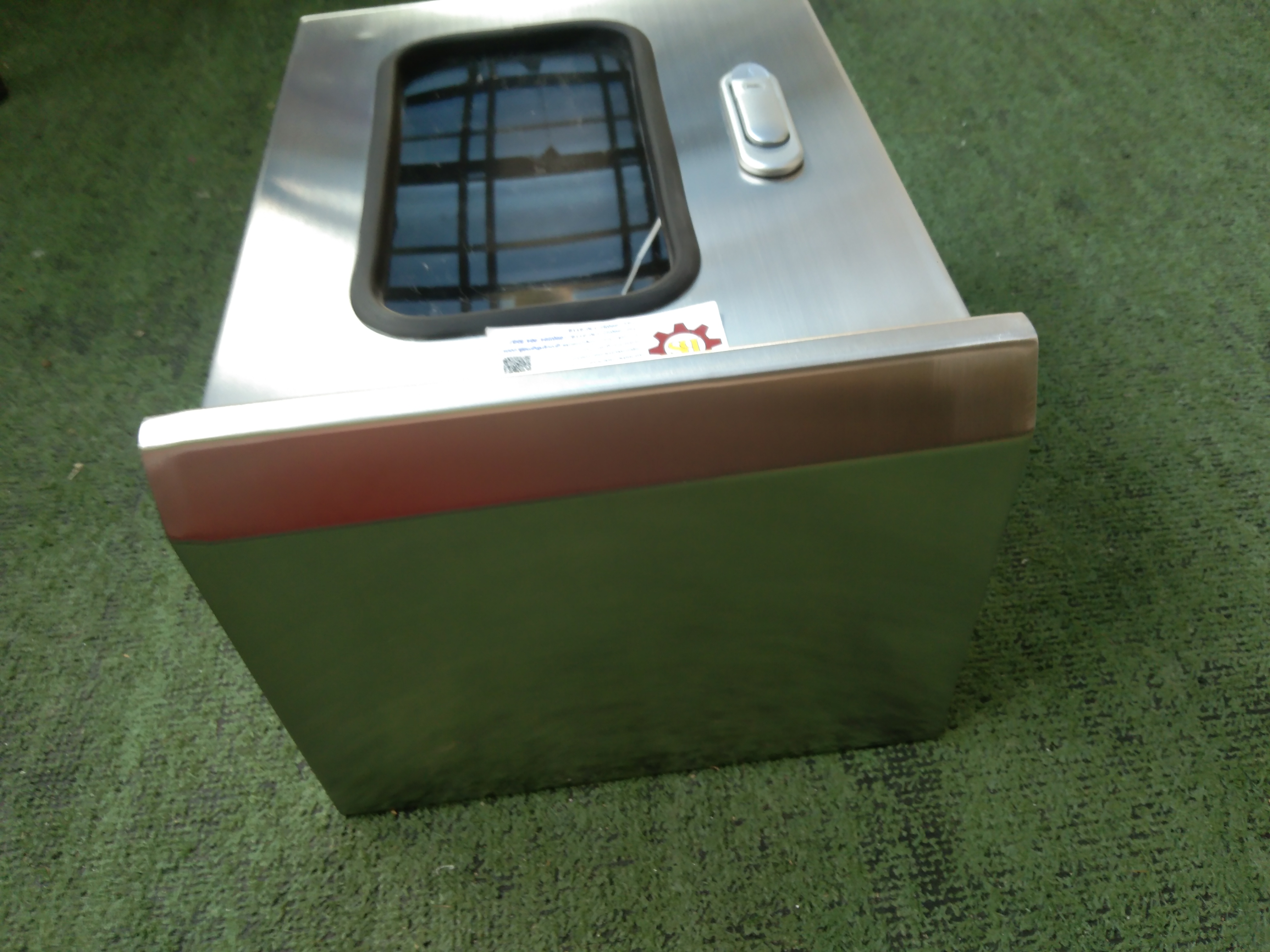 ตู้สแตนเลสกันน้ำ ฝา 2 ชั้น มีอคิลิค มีหลังคา W280xH350xD200mm.