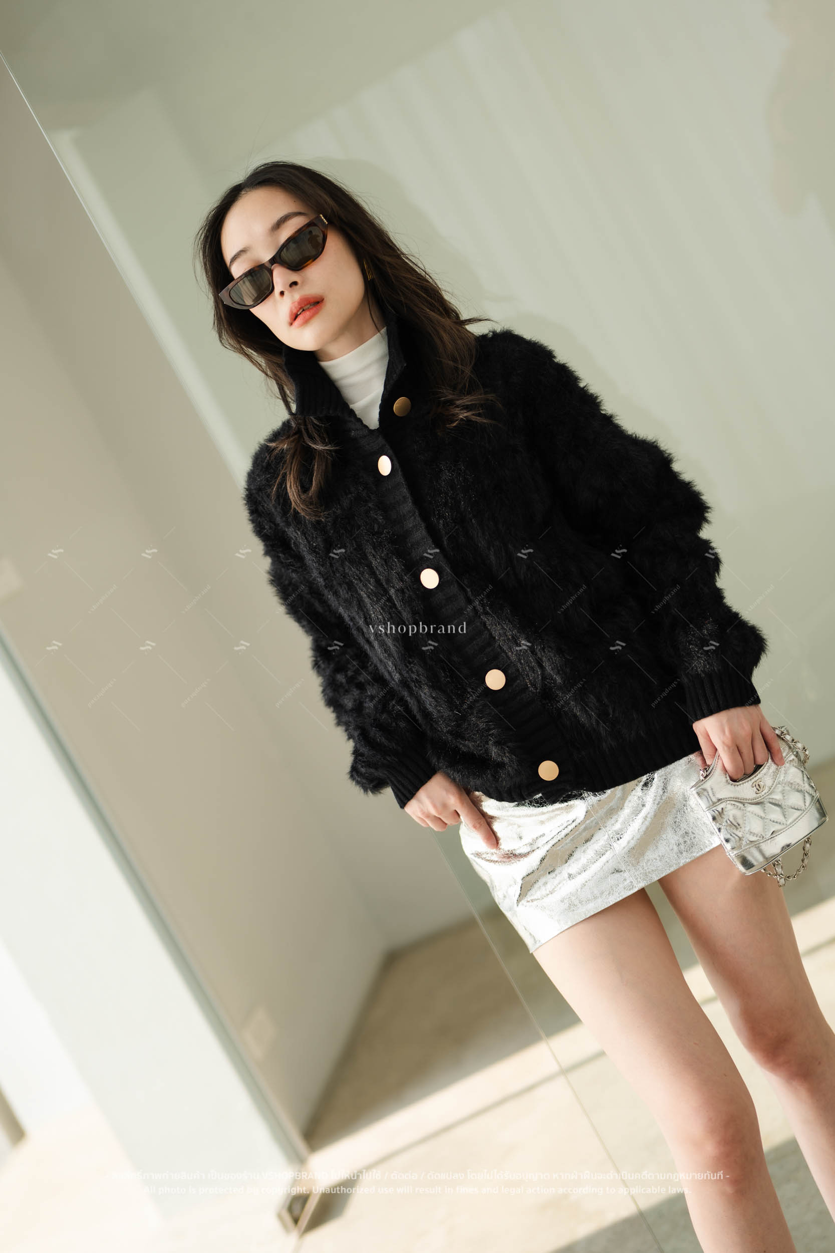 เสื้อกันหนาวไหมพรมคอเต่า แต่งขนๆ