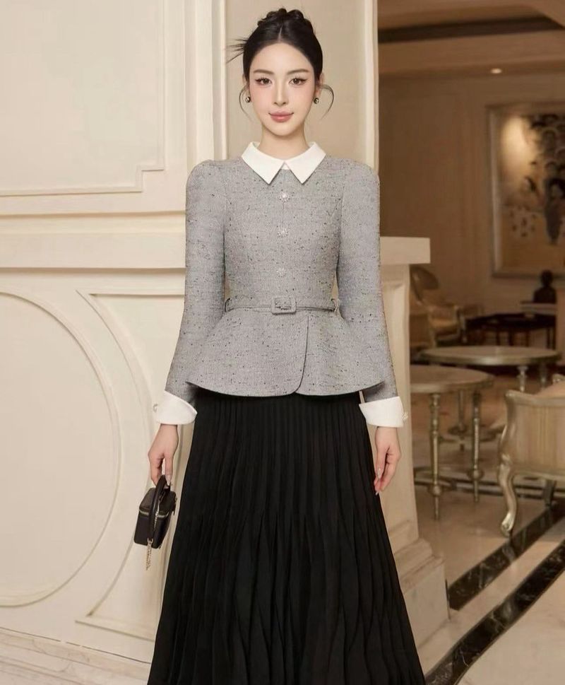 Label :: RAMI-PAPHA(รมิปภา) เซตเสื้อแขนยาวสีสวยผู้ดีมากๆค่าา เนื้อผ้าเกรดพรีเมี่ยม ดีเทลแต่งปกและปลายแขนสีขาว ตัดกันสวยหรู แต่งกระดุมหน้าสวยหรู มีฟองน้ำ ซับในอย่างดีทั้งตัว ซิปหลัง **เนื้อผ้าดีสวมใส่สบาย