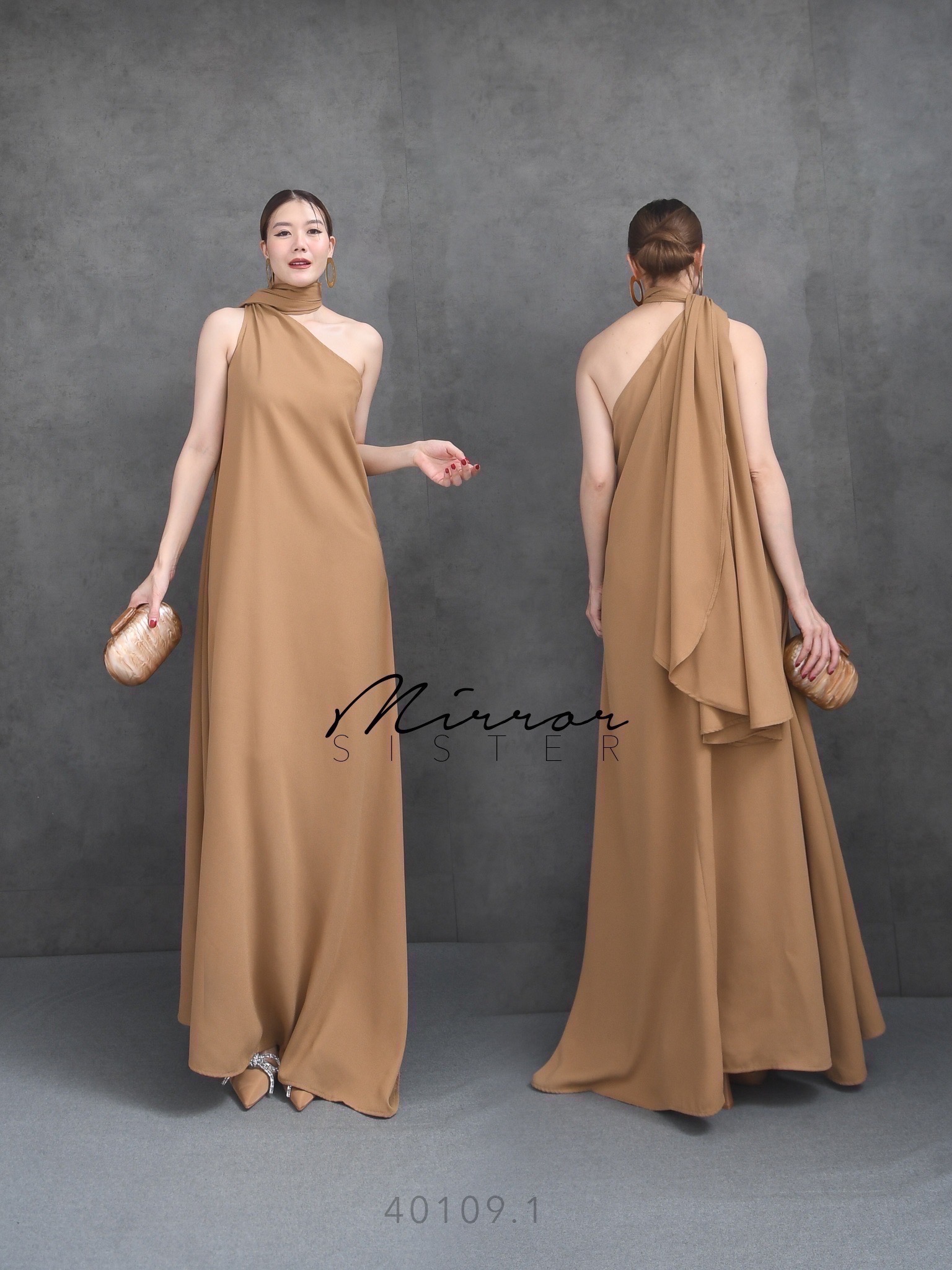 MiRRoRSiSTER's LaPLeX MaXiDReSS•• แมกซี่เดรสแขนกุดไหล่เดียว แพทเทรินทรงสวยมากทรงAปล่อยยาว มีดีเทลหางยาวสามารถนำมาพันที่คอหรือจะปล่อยไปด้านหลังก็สวยเก๋ ช่วงไหล่แต่งกระดุมมุกสีทอง เนื้อผ้าดีทิ้งตัว ใส่สวยหรูให้ความลัคชูว์แน่นอน
