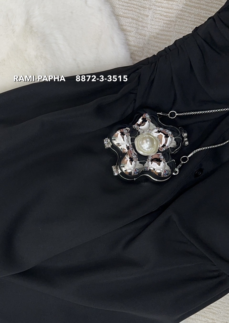 Label :: RAMI-PAPHA(รมิปภา) White Gold Set. เซต3ชิ้น.. สีขาวแบบฉบับผู้ดี เสื้อคอปกกระดุมหน้า ดีเทลเก๋ทั้งตัว ดีเทลเสื้อหน้าสั้น ด้านหลังยาว เนื้อผ้านิ่มรีดง่าย สวมใส่สบาย ++กางเกงขาสั้นเนื้อผ้าและสีเดียวกัน ซับในอย่างดีทั้งตัว มีกระเป๋าใช้งานได้จริง ซิปหล