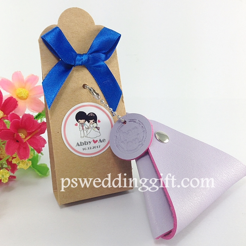 กระเป๋าหนังรูปสามเหลี่ยม คละสี พร้อมสายคาดกระดาษ