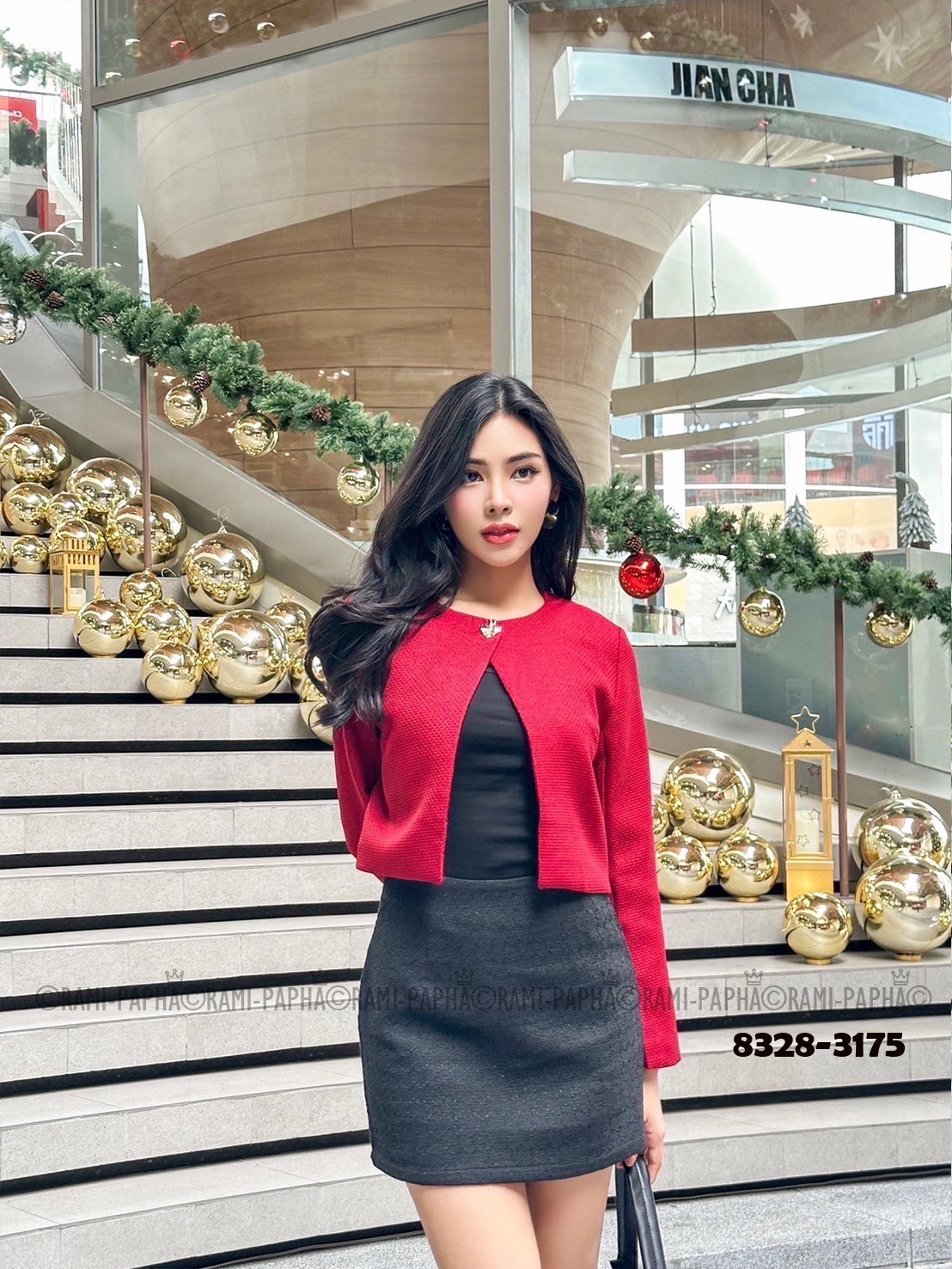Label :: RAMI-PAPHA(รมิปภา) Detail :: เสื้อคลุม+สายเดี่ยว+กระโปรง เสื้อคลุมสีสวยเนื้อผ้าสวมใส่สบาย ไหล่มีฟองน้ำเบาๆ กระดุมหน้าสีทองใช้งานได้จริง ซับในอย่างดีทั้งตัว