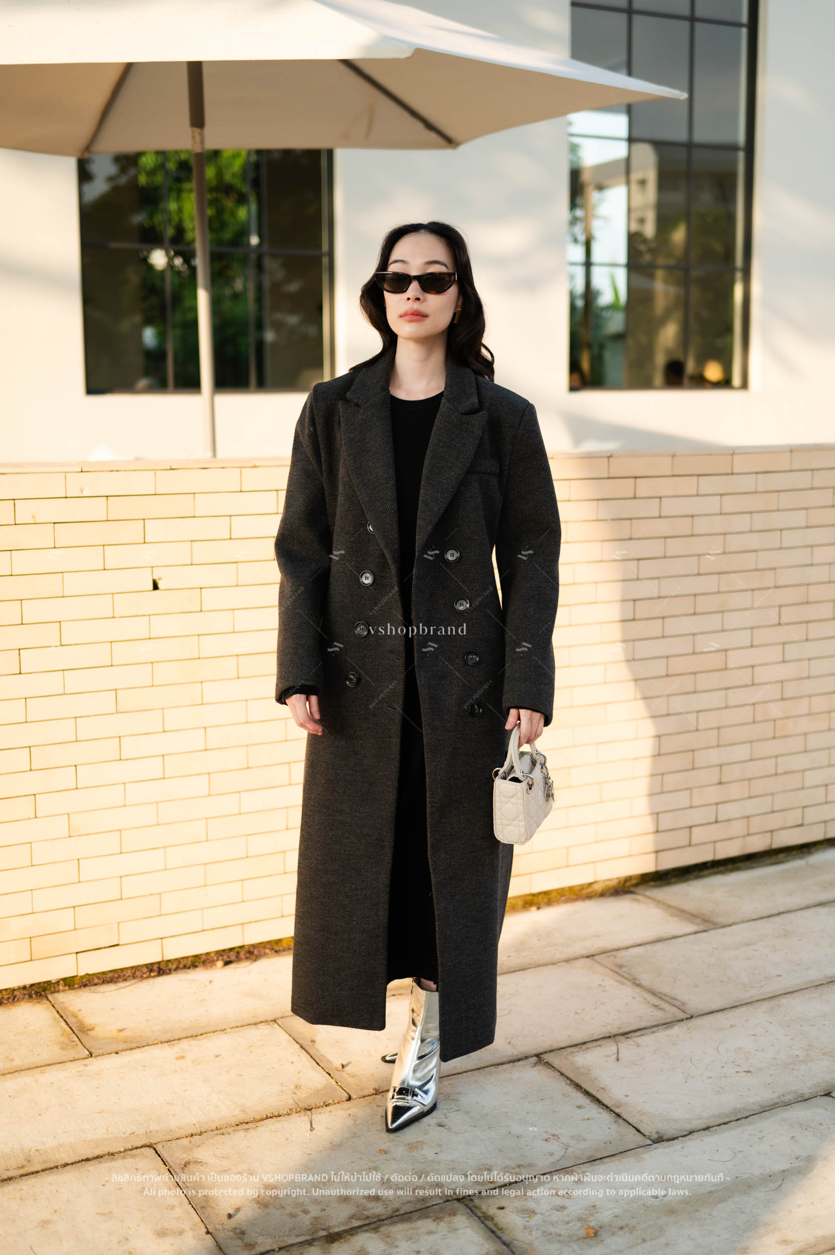 โค้ทยาวทรงตรง เนื้อผ้าวูล ลายผ้าเฉียง