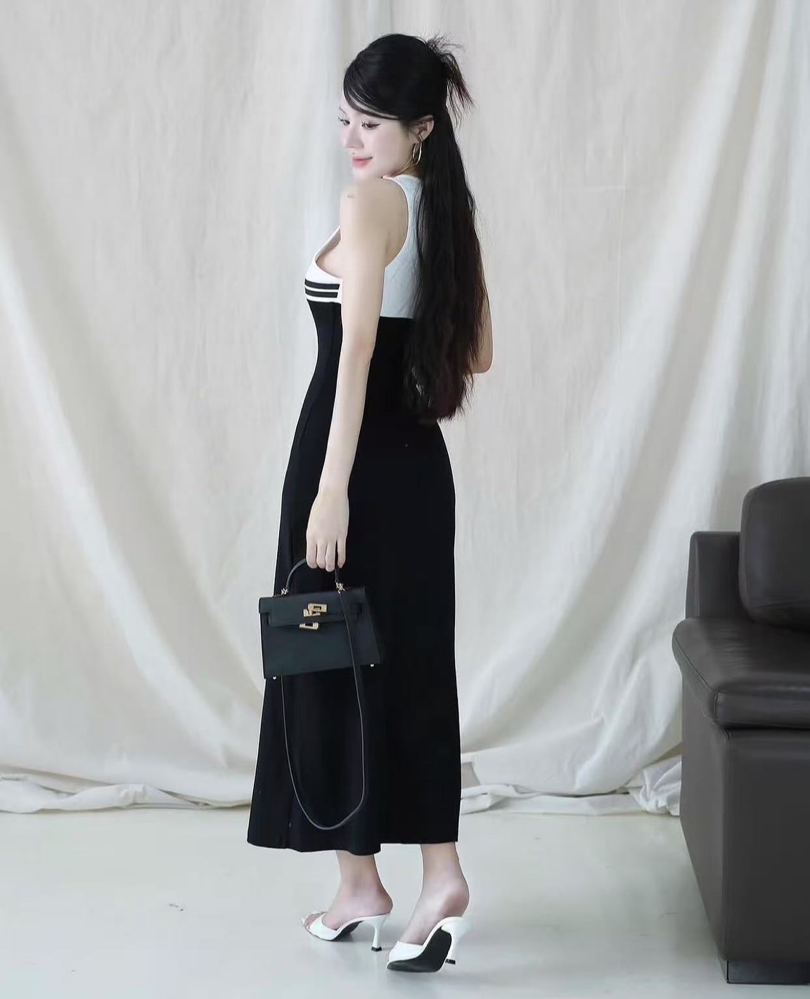 เดรสผ้สยืดตัวยาวแขนหุดทูโทนสีขาวดำ ช่งงอกแต่งซิปสั้น ใส่ปิดก็ดี ใส่เปืดก็แซ่บ เฟียสๆ แกรมๆ ได้ไม่ซ้ำใคร ต้องมีเลยค่า