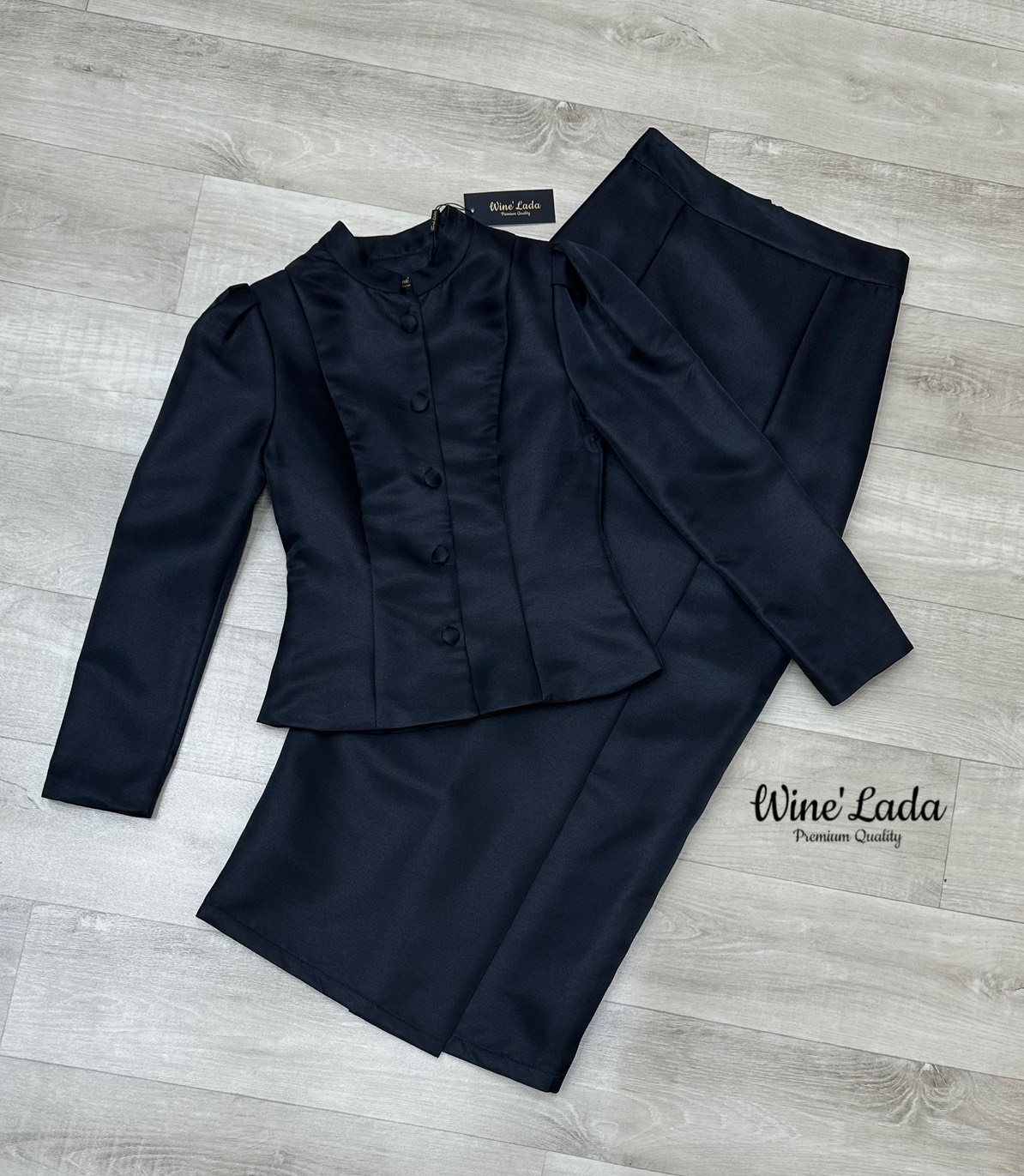 Set 2 Pcs. เซ็ทชุดไทยผ้าไหมเสื้อแขนยาว มาพร้อมกับกระโปรงผ้าไหม ทรงสอบเข้ารูป จะงานราช งานบุญ ได้หมดเนื้อผ้าใส่สบาย ทรงสวยมากค่ะ เป๊ะและเข้ารูป ใส่แล้วผอมเพียว กระโปรงซับในทั้งตัว ใครได้ลองแล้วจะหลงรักค่าา รับรองคุ้มเว่อร์ งานสวยมากค่ะ #Wine'Lada