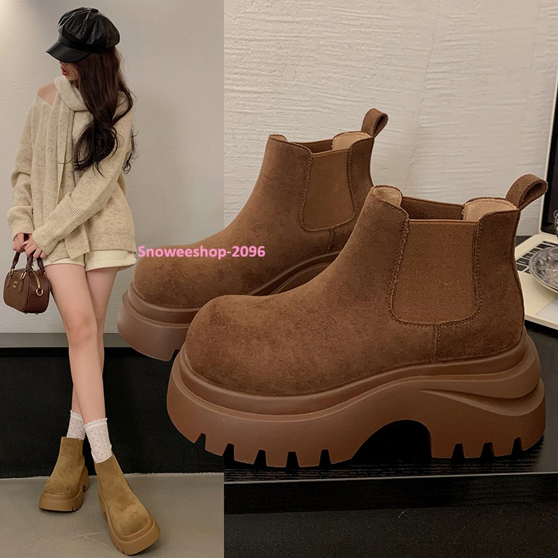 เที่ยวต่างประเทศให้ลุคปังตั้งแต่ก้าวแรก รองเท้าบูทมาร์ตินทรงสวย ใส่แล้วดูขายาวเพรียว แมตช์ง่ายทุกลุค กันน้ำ เดินสบาย เพิ่มความสูงแบบเนียน ๆ เที่ยวได้ทั้งวันไม่ปวดเท้า มี 4 สี | ไซส์ 35-40