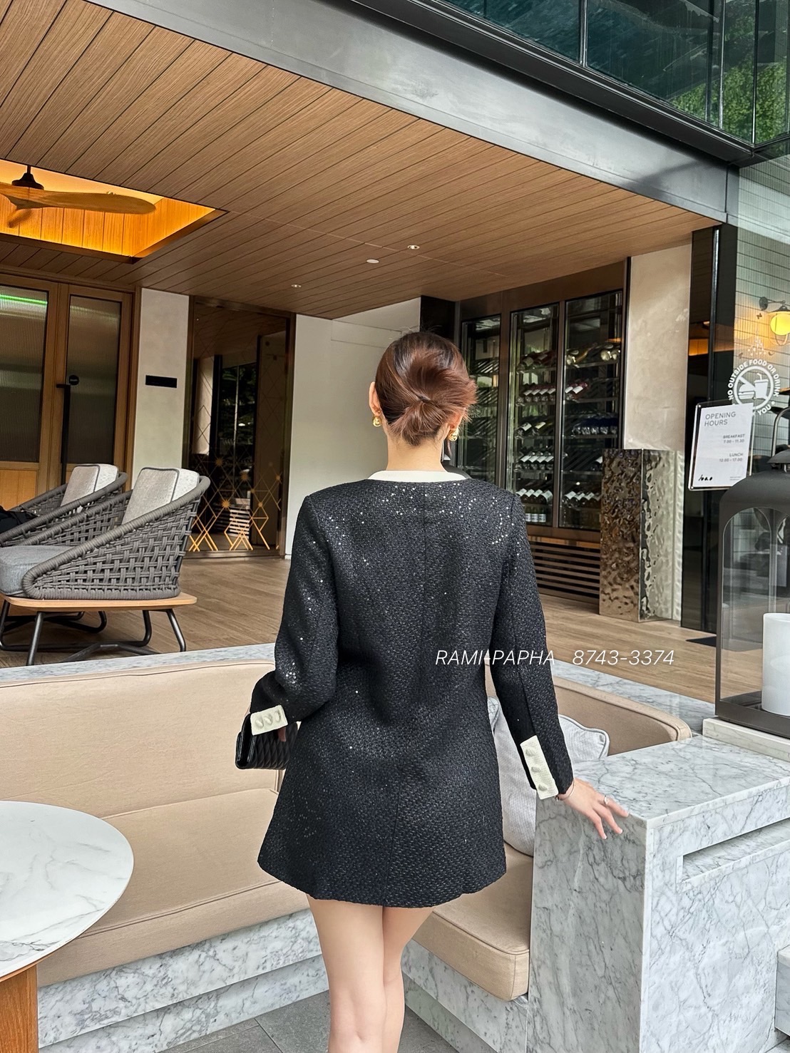 Label :: RAMI-PAPHA(รมิปภา) เดรสสีดำเนื้อผ้าทวีตผสมวิ๊ง ด้านหน้าแต่งโบว์สวยหรูโดดเด่น โทนสีตัดกันได้ผู้ดีมากคะ กระดุมแกะใช้งานได้จริง ไหล่เสริมฟองน้ำเล็กน้อย ทรงใส่สบายๆ มีกระเป๋าใช้งานได้จริง ซับในอย่างดีทั้งตัว #เสื้อผ้าแฟชั่น #แฟชั่น #ชุดเซต #งานป้าย #