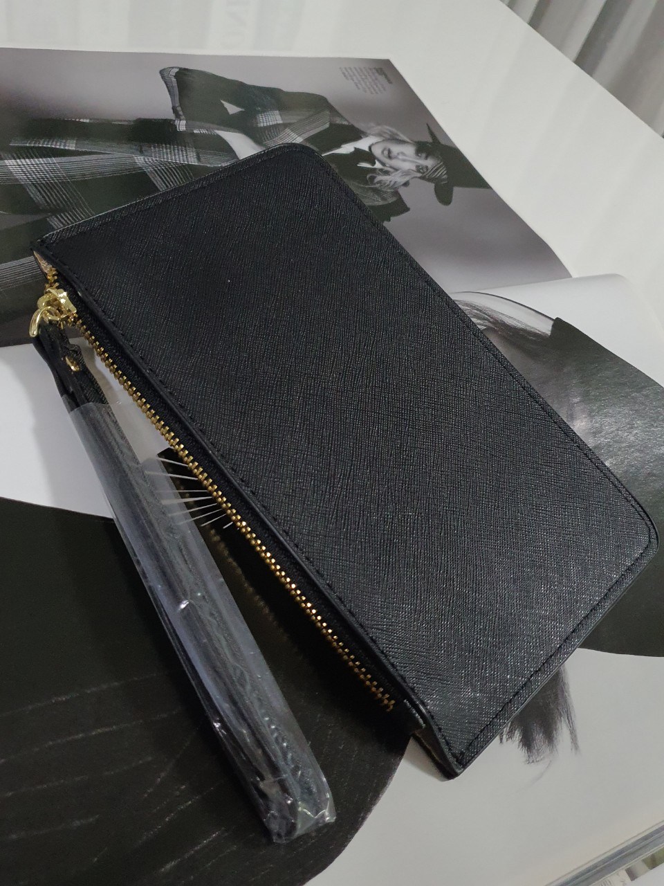 กระเป๋าคล้องมือไฮโซเรียบหรูดูแพงแบรนด์เนมเคทเสปดสีดำ KATE SPADE NEW YORK CLUTH BAG