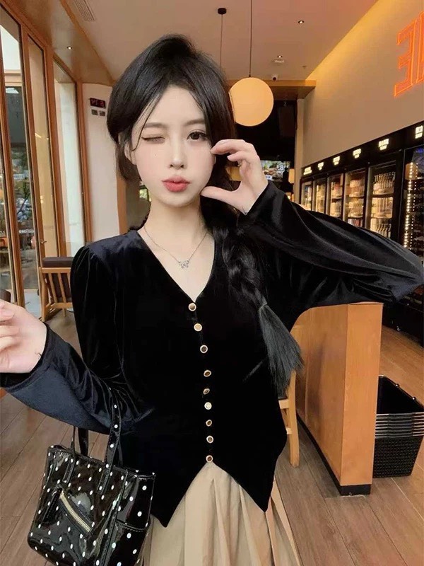 ||| GB SHOP ||| 631#เสื้อแขนยาวกำมะหยี่คอวี งานกระดุมหน้า เนื้อผ้าดี ทรงสวย TAG : 🇰🇷 🇰🇷