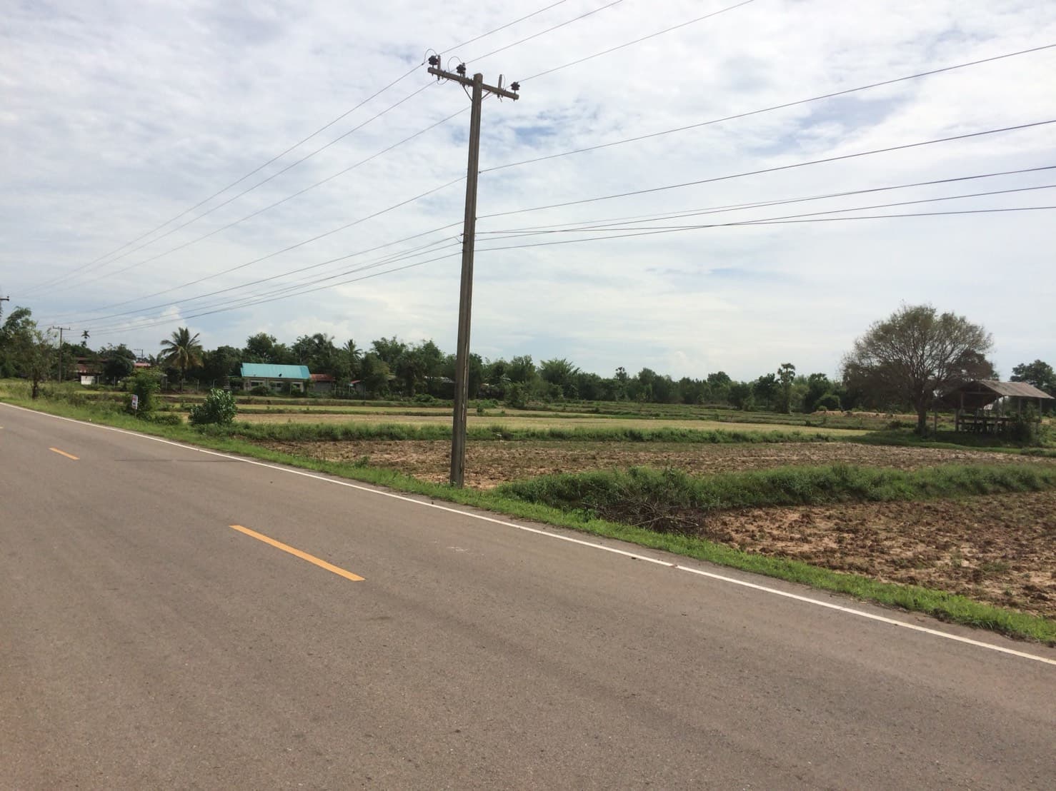 ขายที่ดินสวยราคาถูกที่สุด อ.หนองหาน จ.อุดรธานี ห่างจาก อบต.สร้อยพร้าว 2.4 กม.