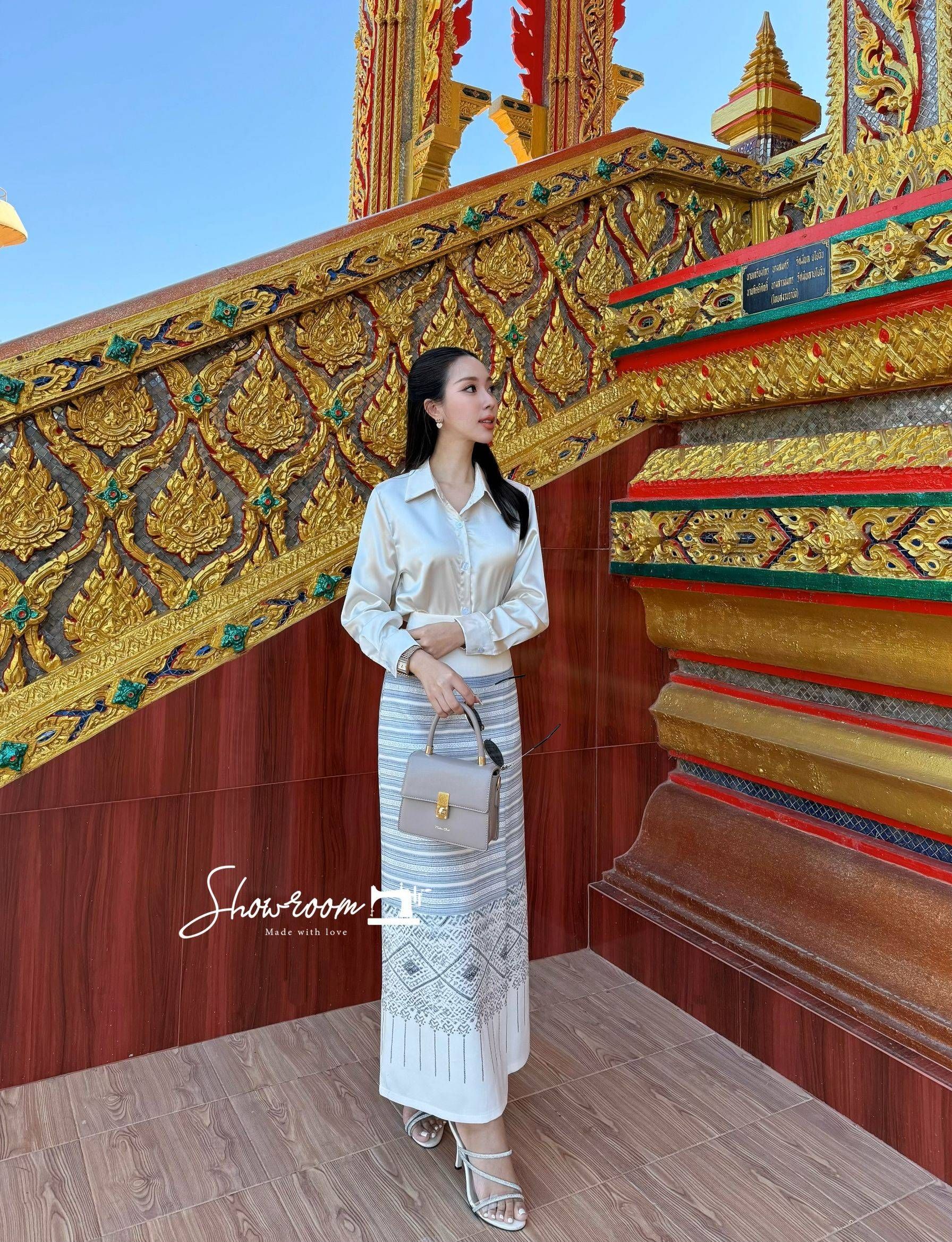 ชุดเซ็ททำบุญ ตัวเสื้อทรงหลวมๆปล่อยๆ กระโปรงบุซับ อัดกาว ทรงสวย คอมพลีทลุคครบจบในชุดเดียว #showroombran #งานป้ายคุณภาพดี #งานแฟชั่น #ปังปุริเย่ #เสื้อผ้างานป้าย #เสื้อผ้าผู้หญิง #cropbrand #คร็อปแบรนด์