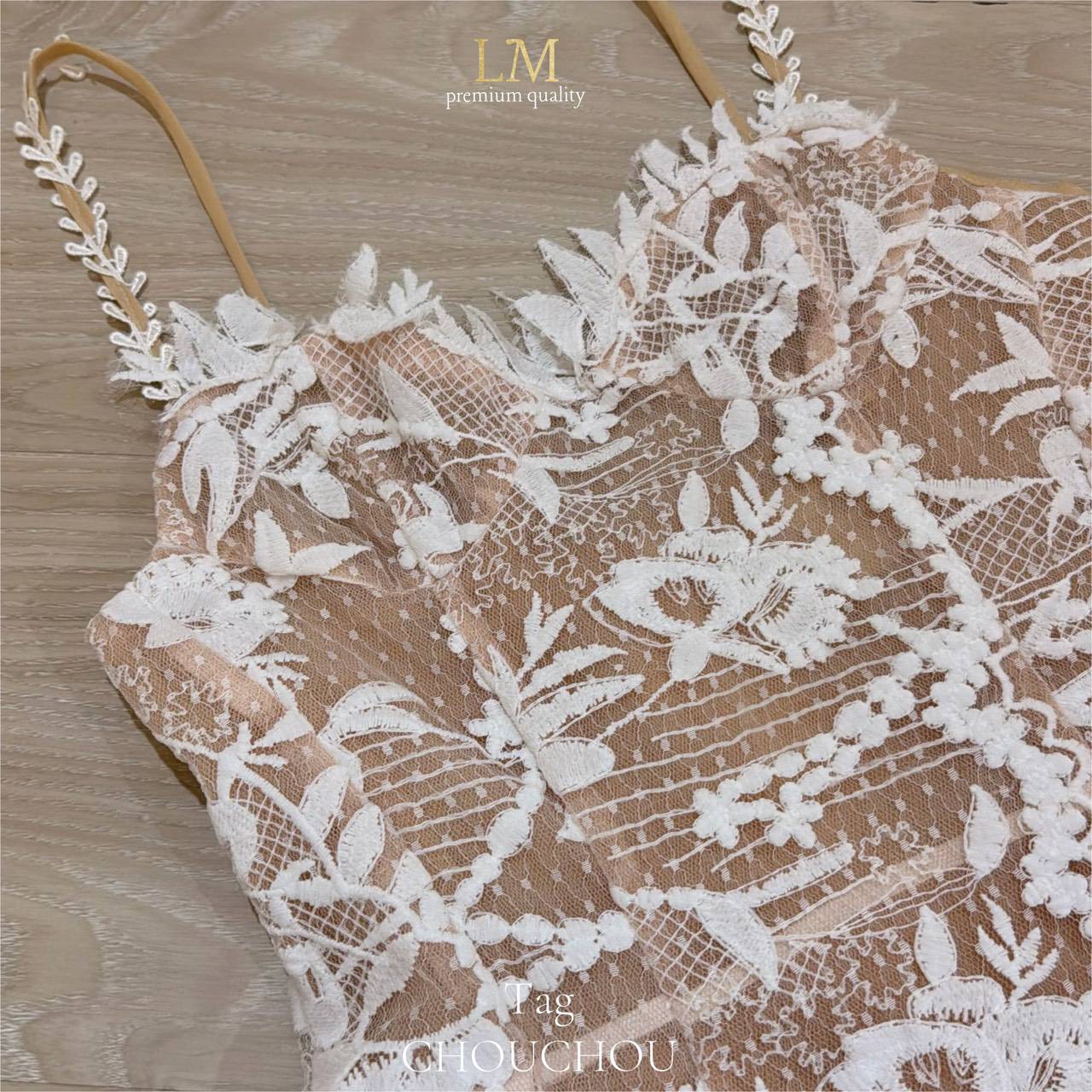 **มินิเดรสสายเดี่ยวลูกไม้ทอลายพิเศษเฉพาะ ลูกไม้ขาวตัดซับในครีม โดดเด่นเป็นพิเศษ มาในคอนเซปสวยหรูสไตล์ลูกคุณ ดูแพง แต่น่ารักลงตัว หน้าอกทรงคัดเต้าพอดีเน้นเนินอก ไม่ใส่ฟองน้ำตามต้นฉบับ จะใส่สวยและดูเป๊ะ