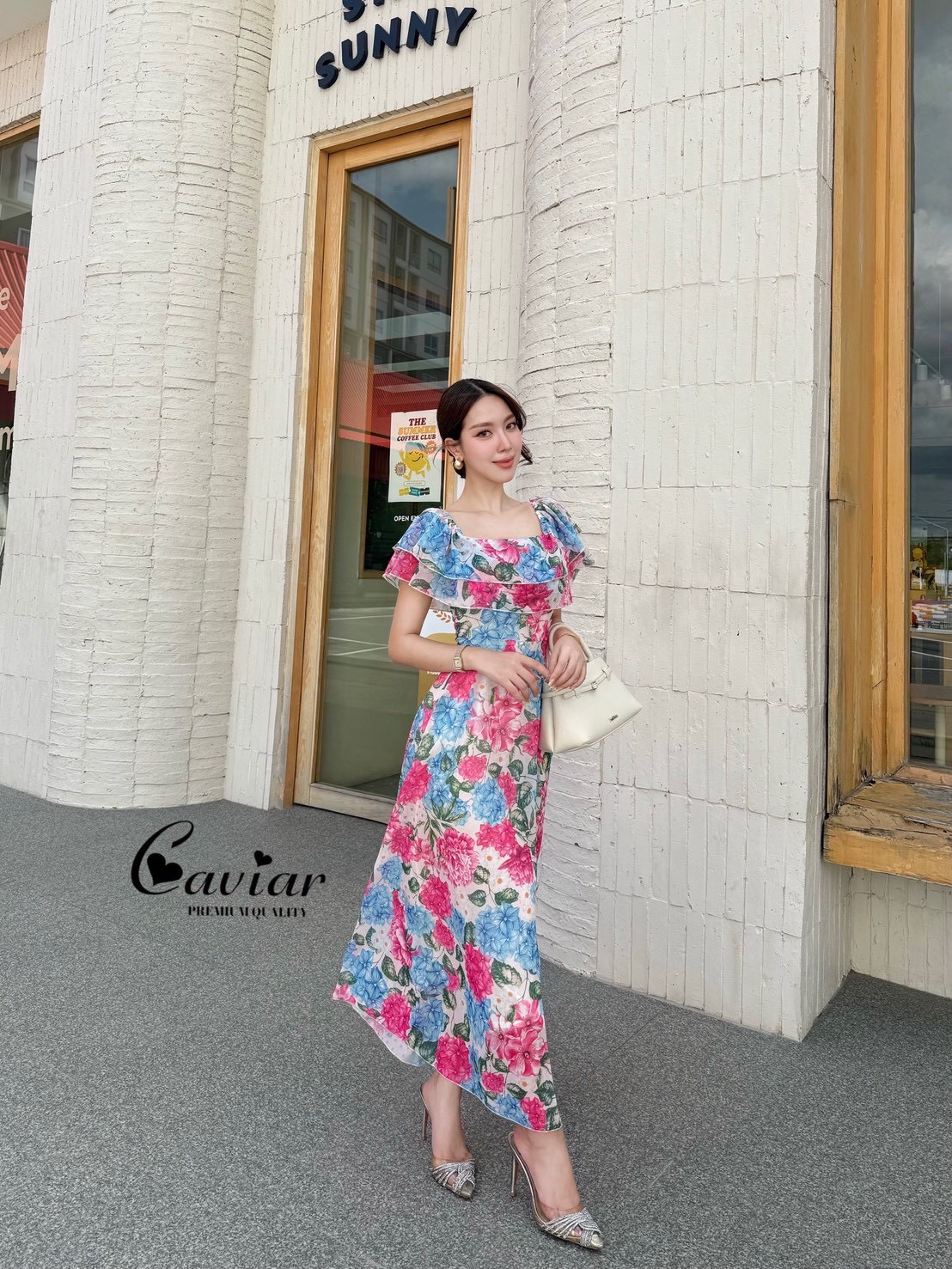 แม้กซี่ตัวเริ่ด-ตัวปัง สวยหวานสุดๆ งานเดรสคอเหลี่ยม แขนศอกทรงปล่อย กระโปรงเย็บระบายเป็นชั้นๆ ช่วงอกเสริมฟองน้ำ